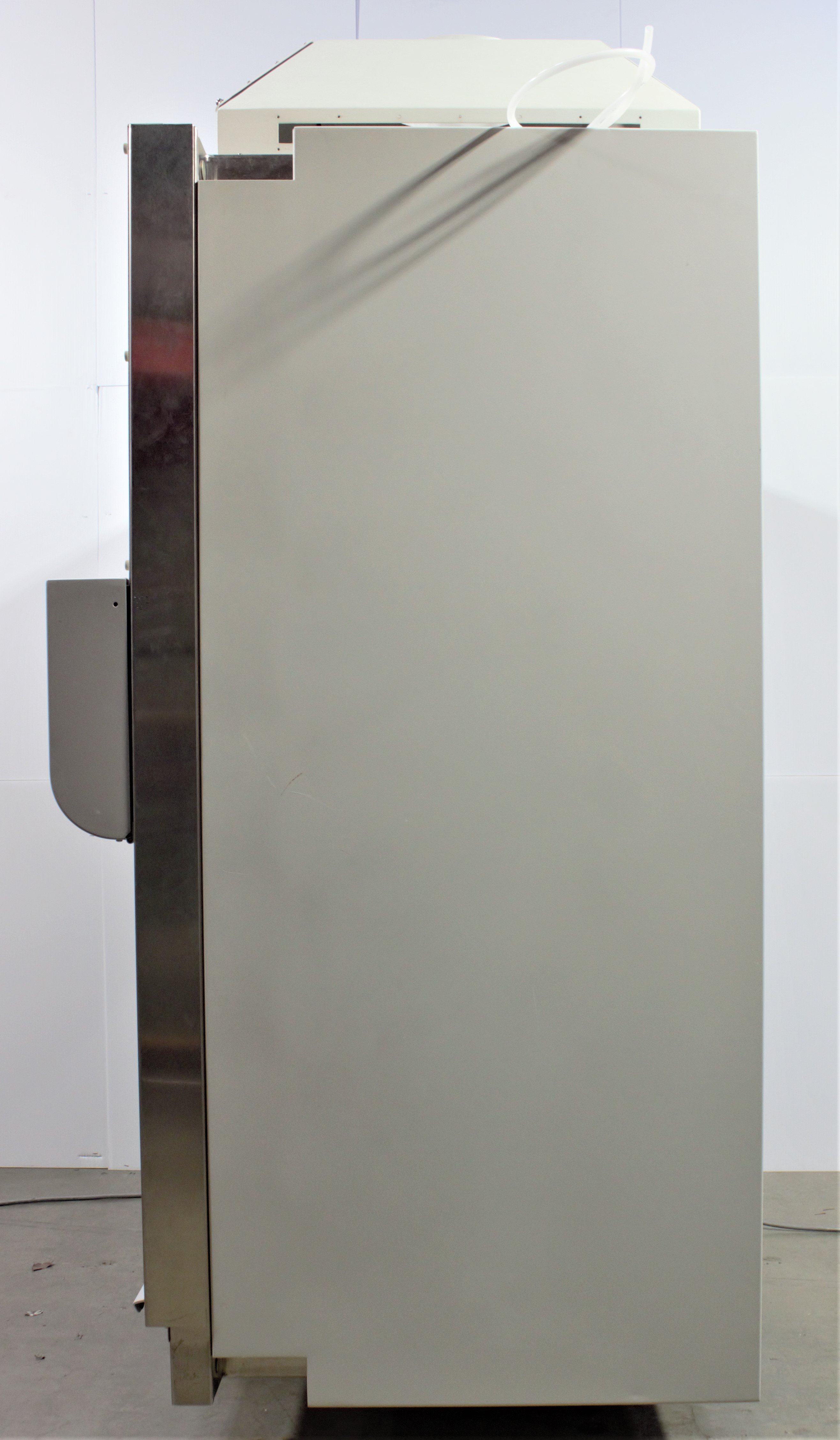 NuAire NU 425 Class II A2 Biosafety Cabinet Ergonomic Flow Control