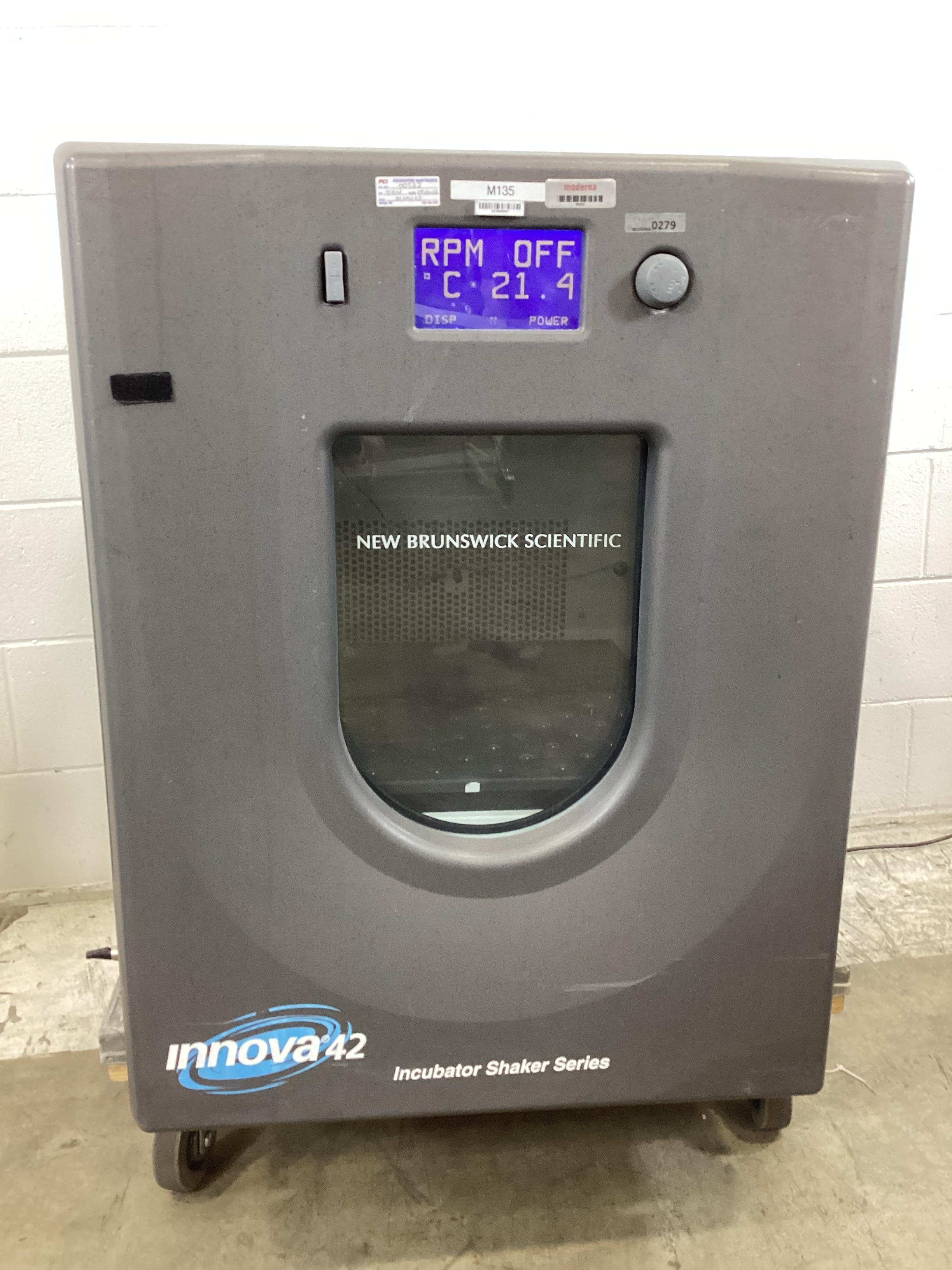 New Brunswick 42R Incubator Shaker 15kg Load 25-400 RPMS Versatile Used