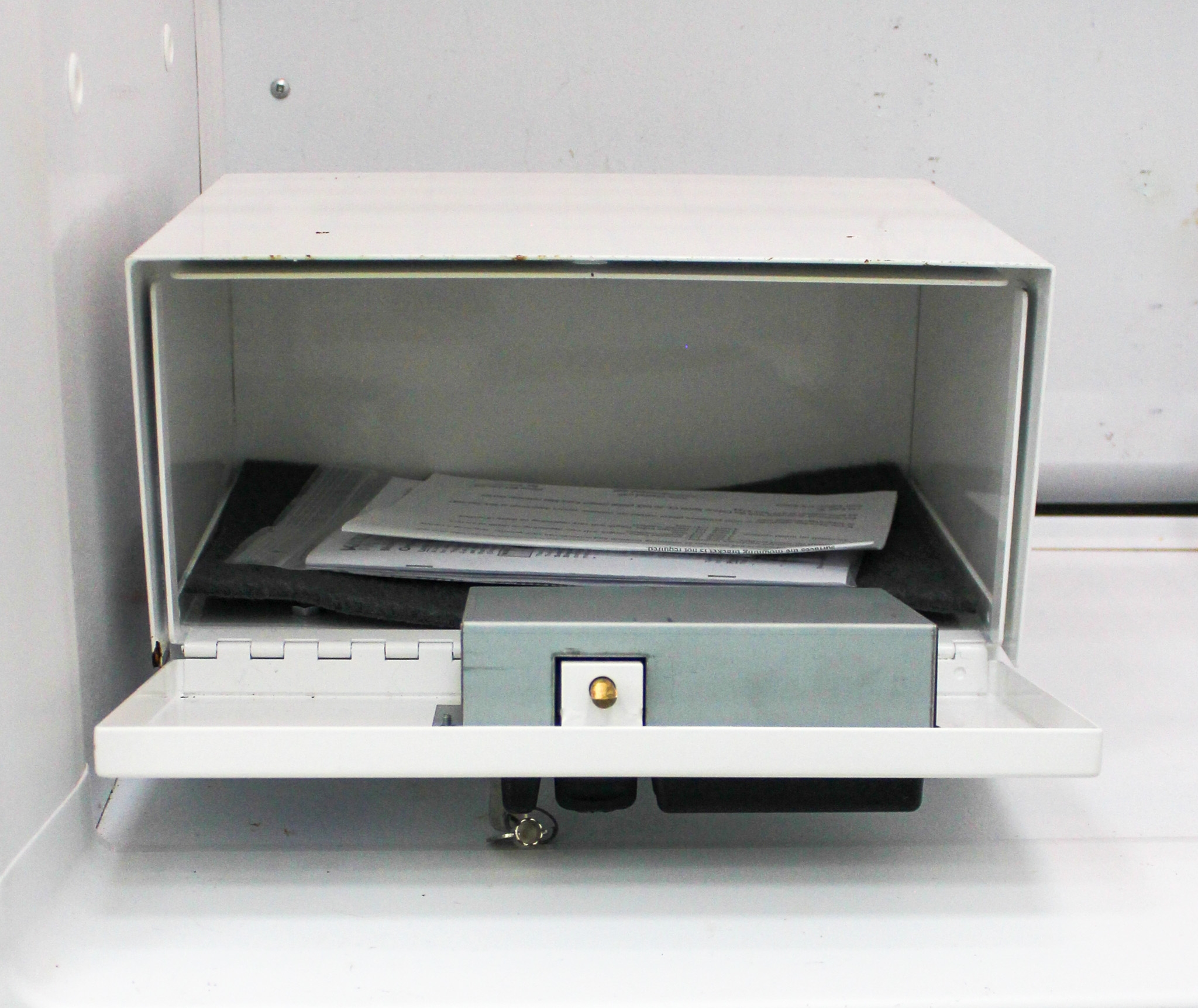 Frigidaire FFRU17B2QWD Refrigerator 17 Cu Ft Interior Light LED Controls