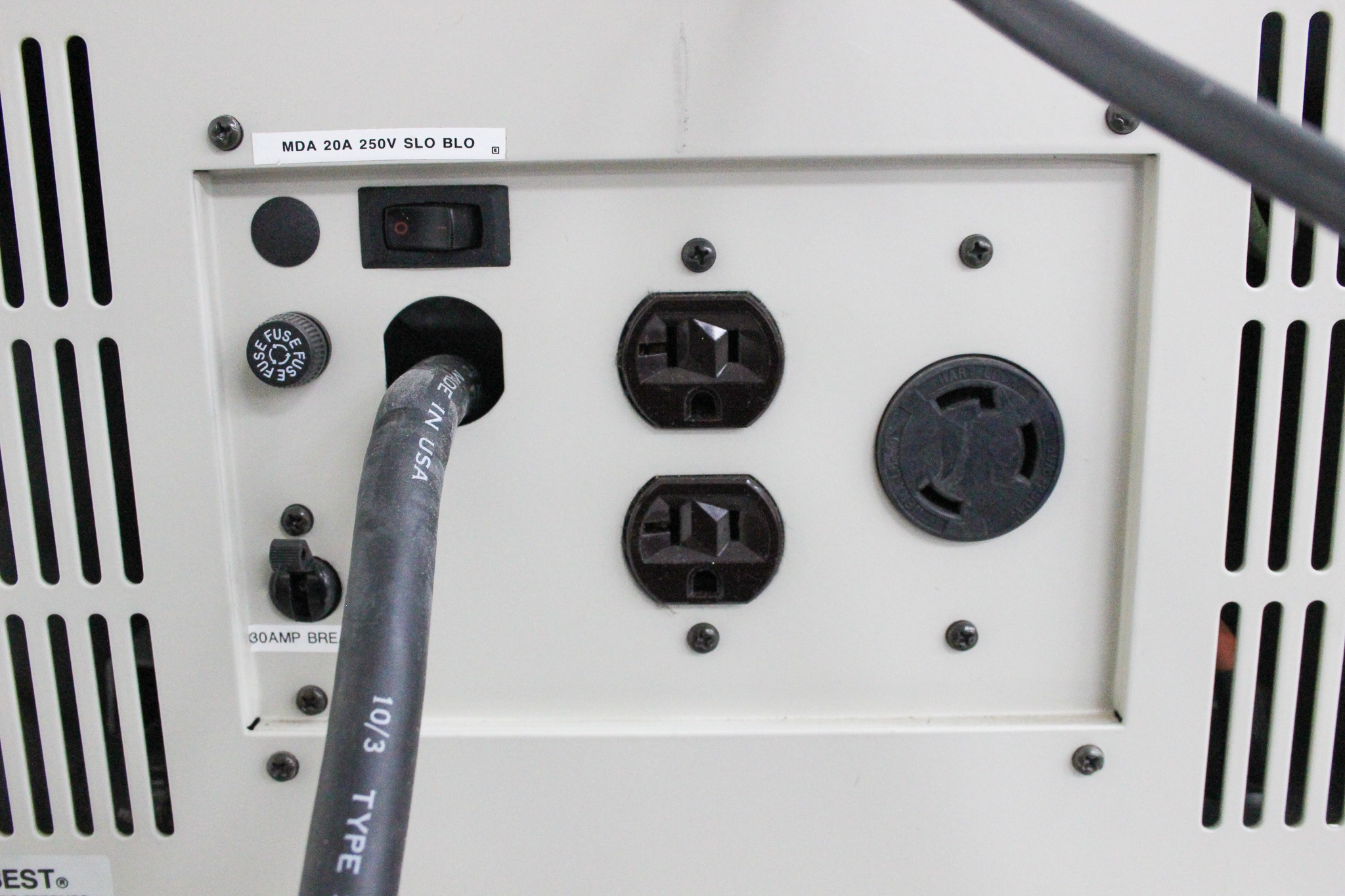 Best ME3.1KVA Uninterruptible Power System 120/208/240V VG Used