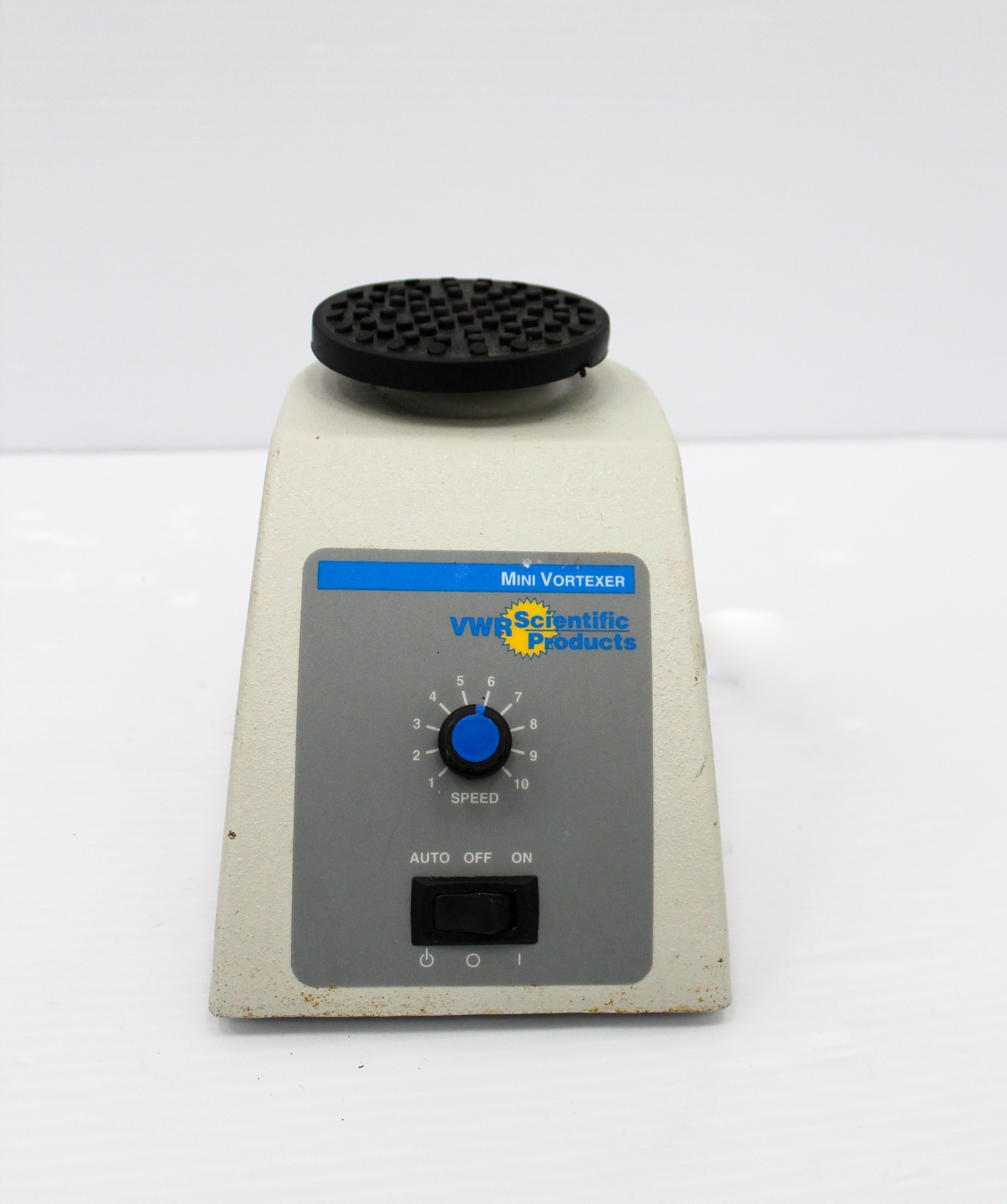 VWR Mini Vortexer Small Benchtop Equipment 100-3200 RPM Variable Speed Used