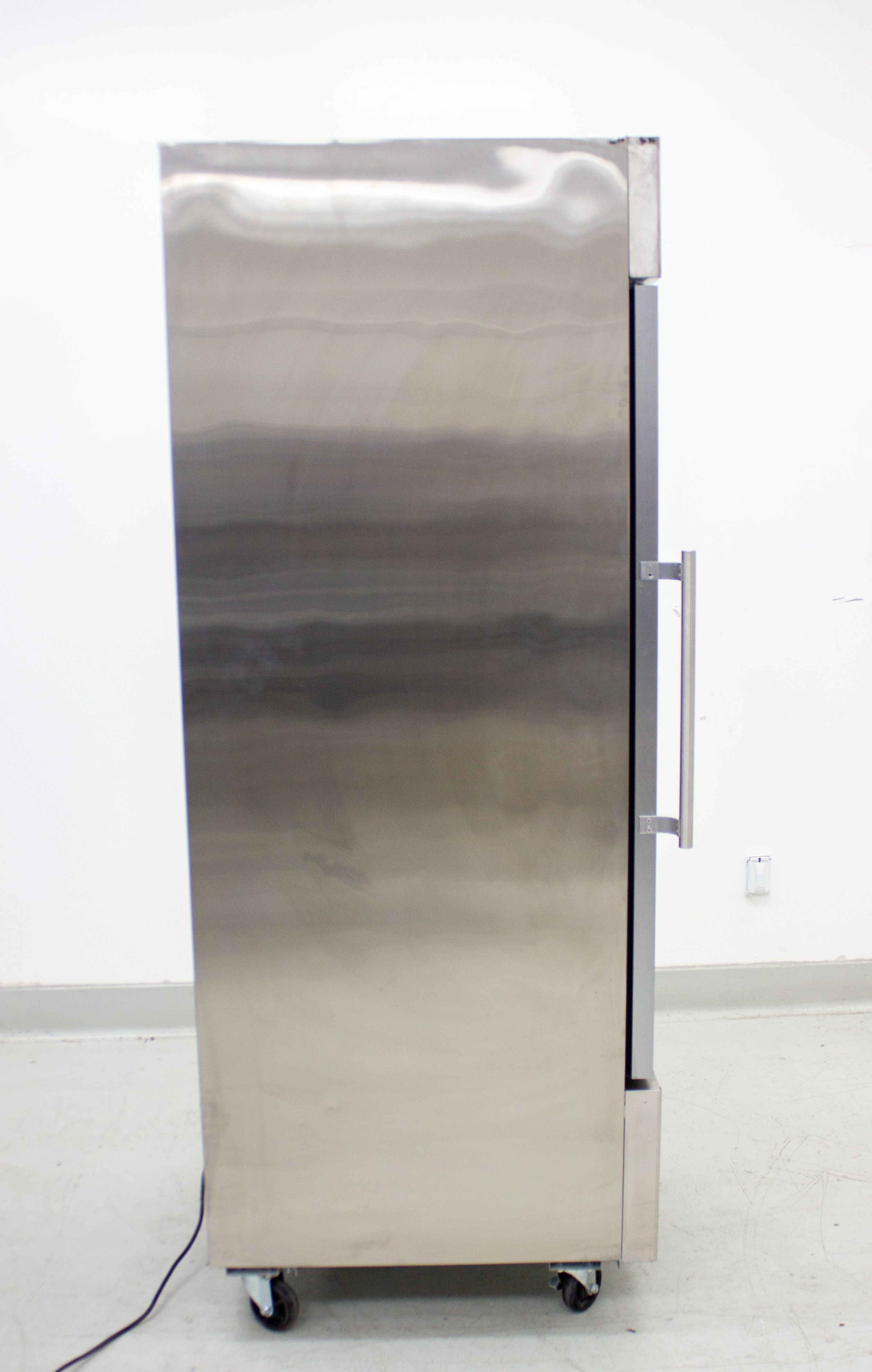 SABA S-23RG Refrigerator Reach-In 23 Cu Ft Glass Door Cold Storage