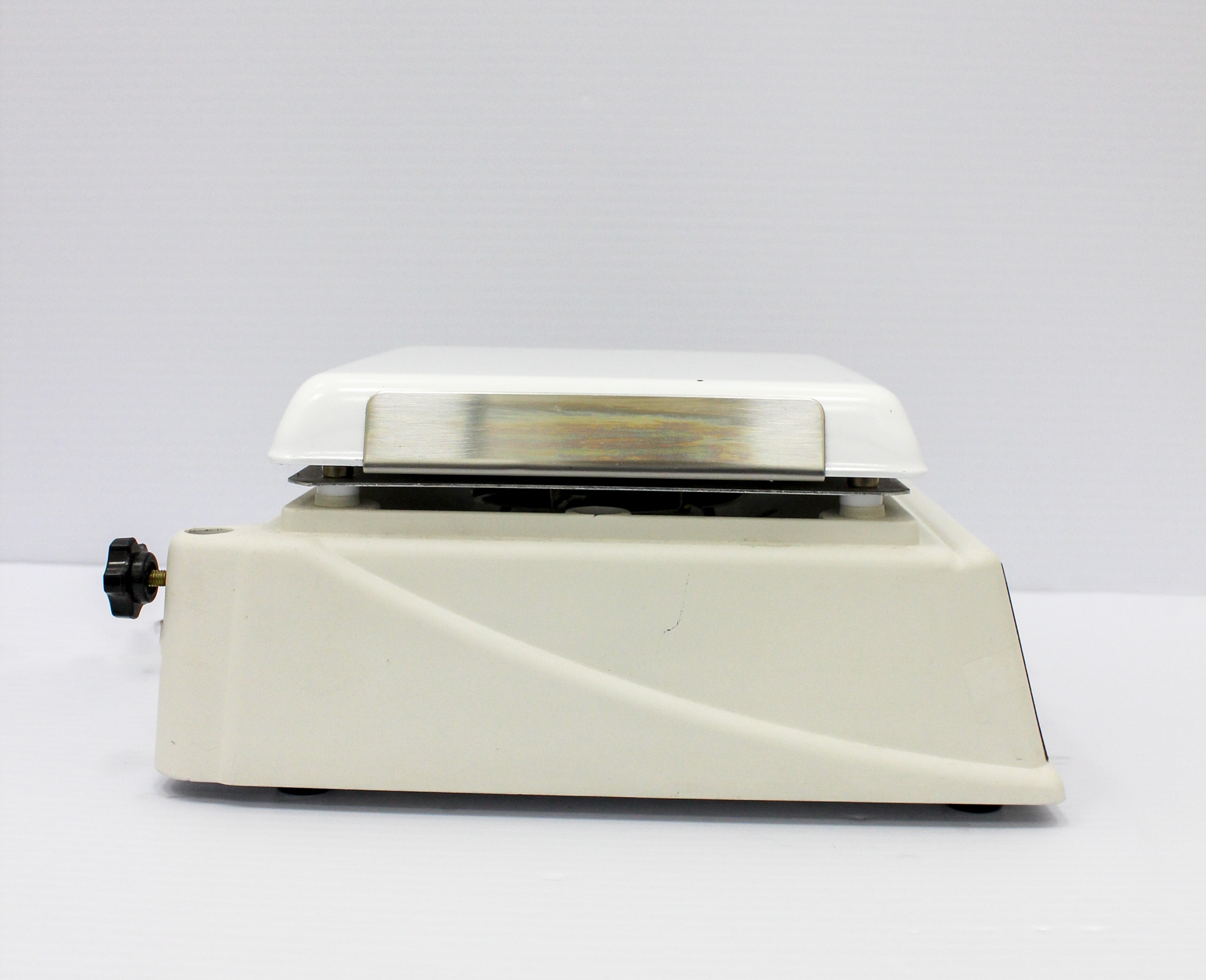 GeneMate Magnetic Stirrer CPD Storage MT10025 - 1500 RPM, 7x7in Ceramic Plate