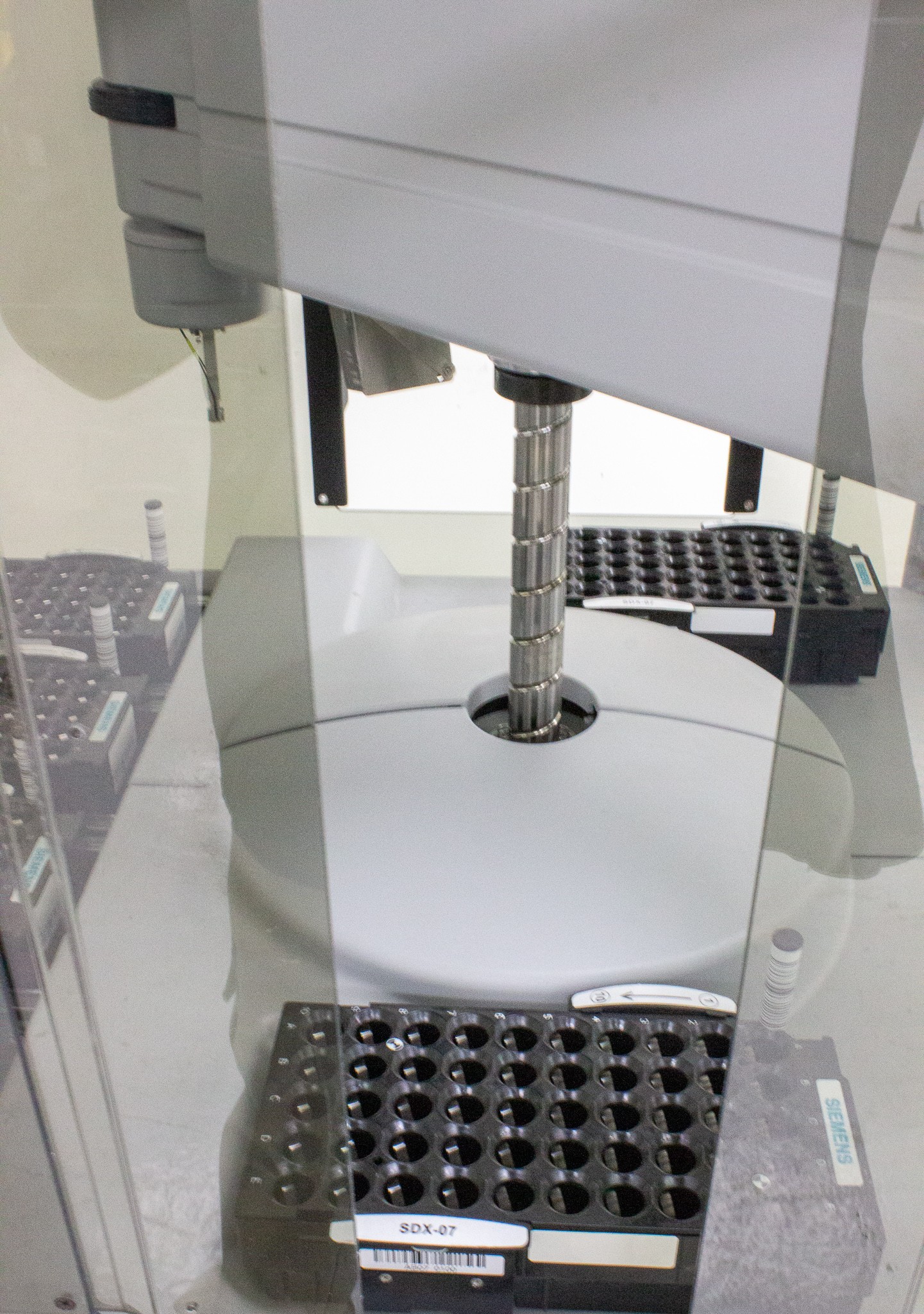 Siemens VersaCell X3 Cell Analyzer with Computer Needs Repair, Parts