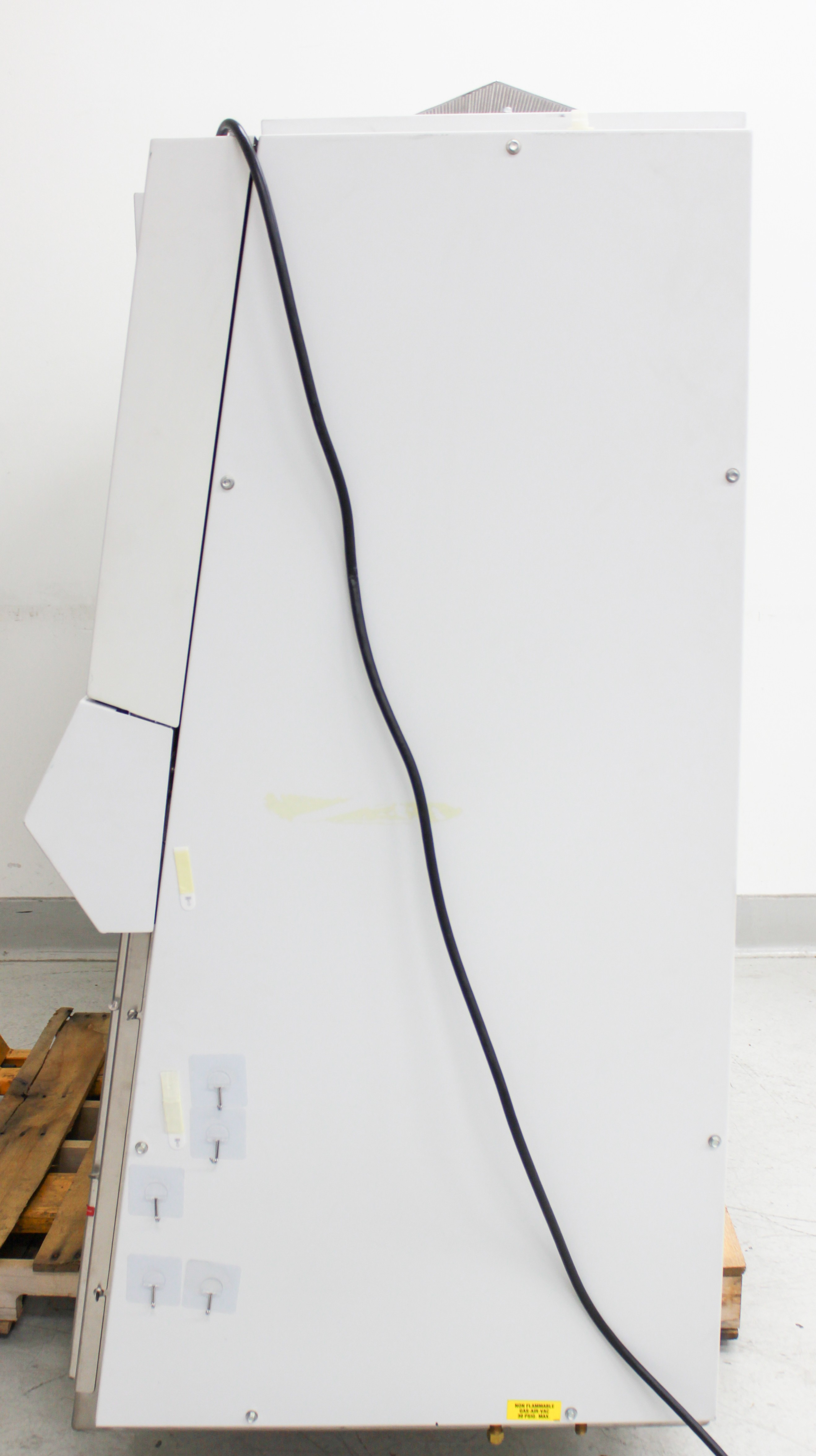 Baker SG603 Class II A2 Biosafety Cabinet, Vertical Laminar Flow, HEPA Filter