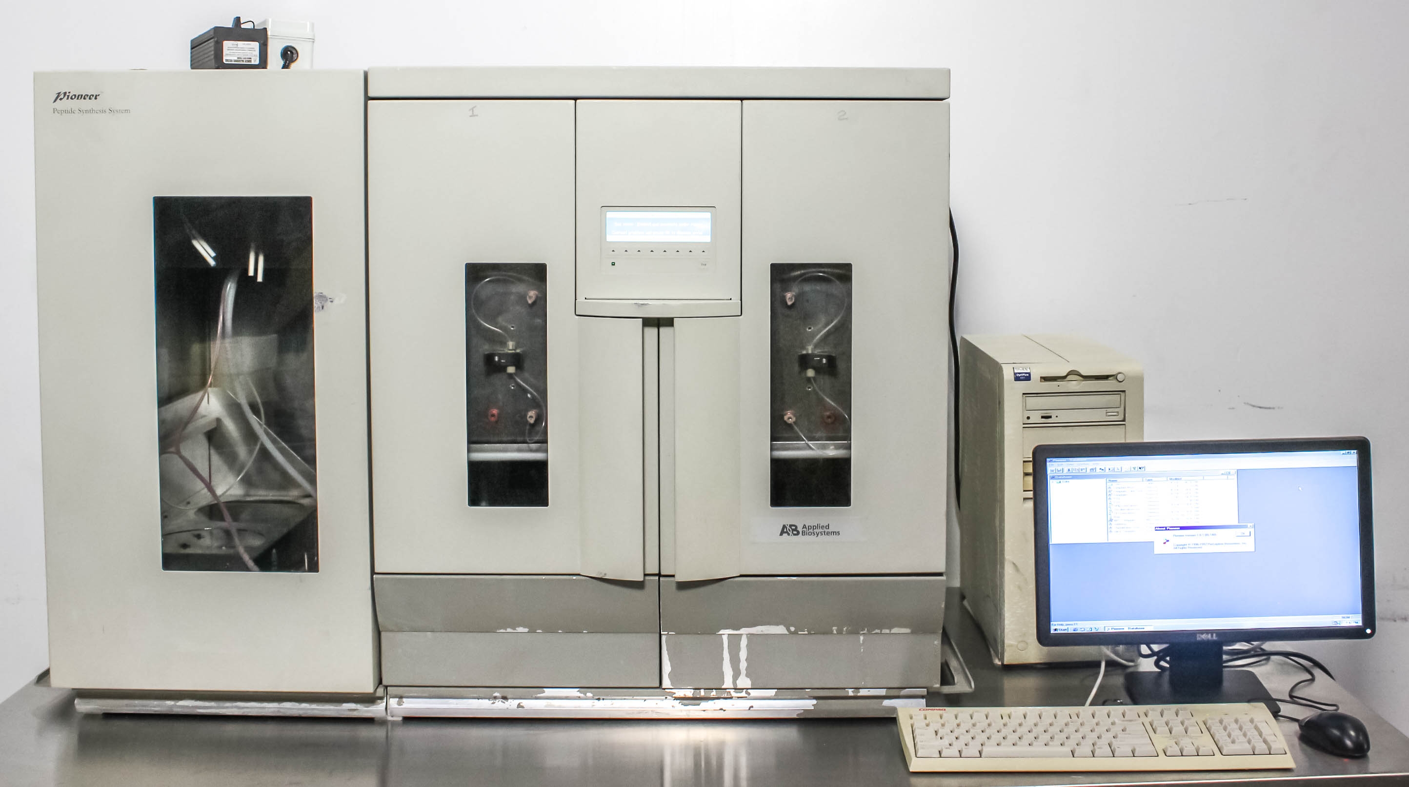 ABI Pioneer Peptide Synthesizer BioSystems Includes Computer Data Flow