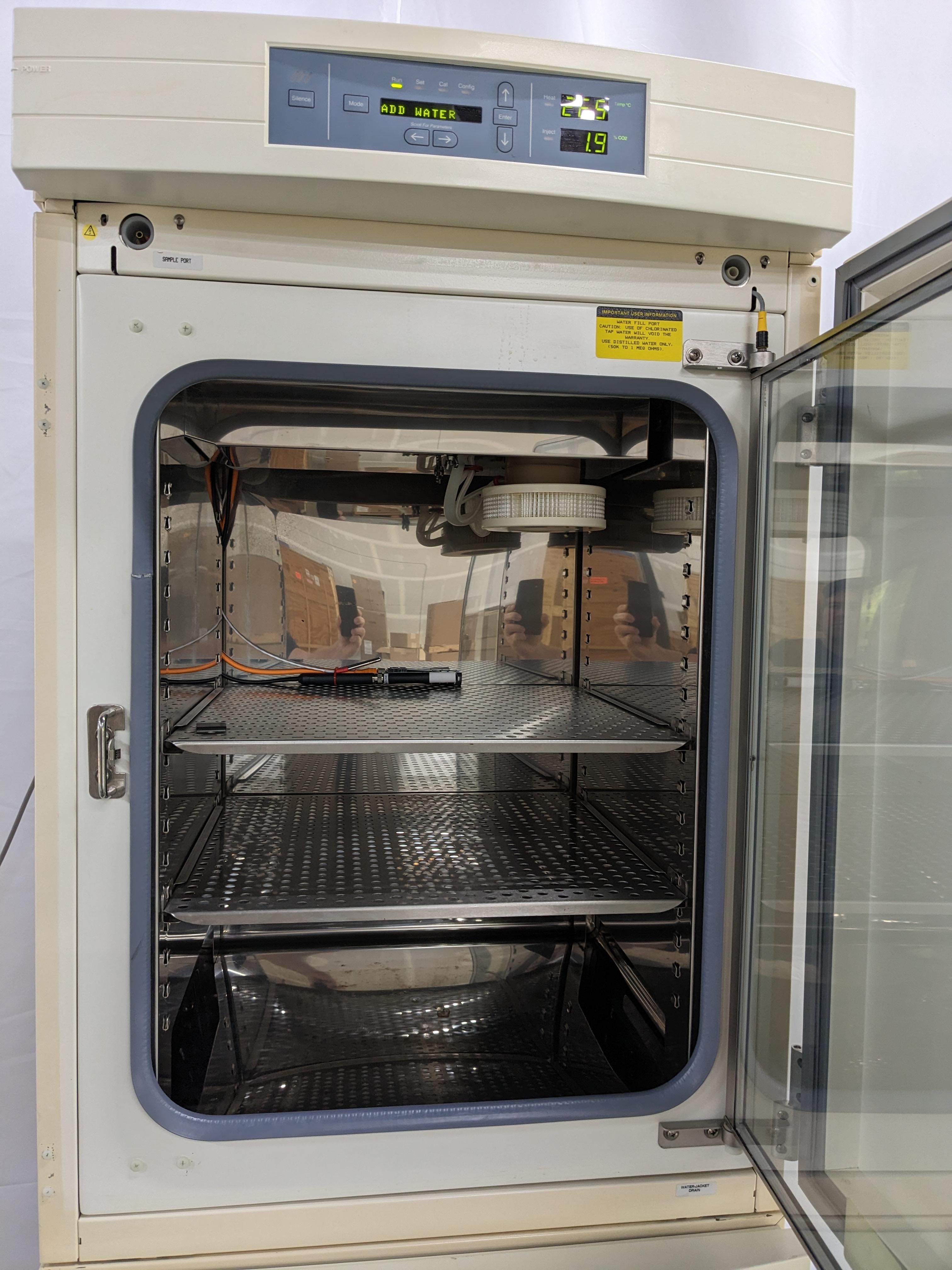 Thermo 3110 CO2 Incubator for Cell Cultures, Precise Temperature Control