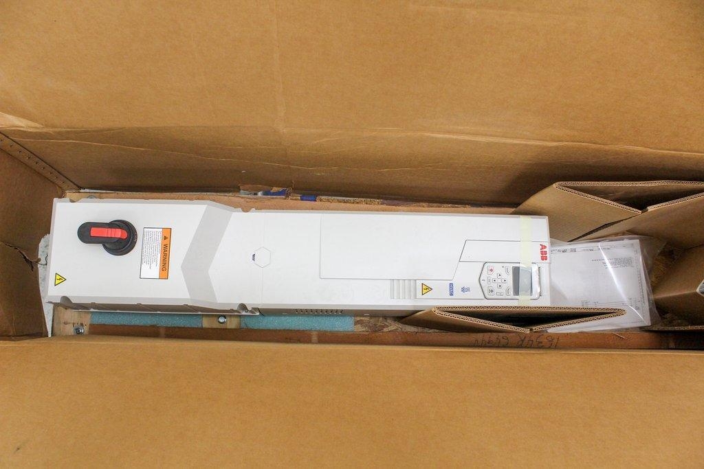 ABB ACH580-PCR-052A-4 Pump Controller 400/460V Motor Drive NIB 50Hz/60Hz