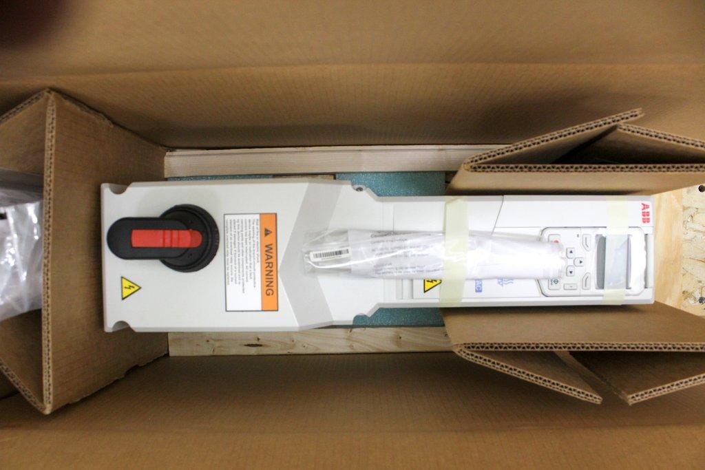 ABB ACH580-PCR-03A0-4 Controller Facility Equipment 400/460V 50/60Hz