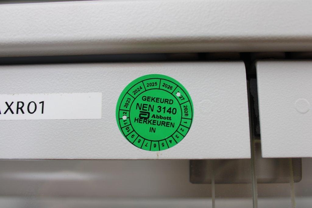 Bruker AXS D8 Diffractometer X-ray Powder Diffraction SAXS WAXS 230V 2012