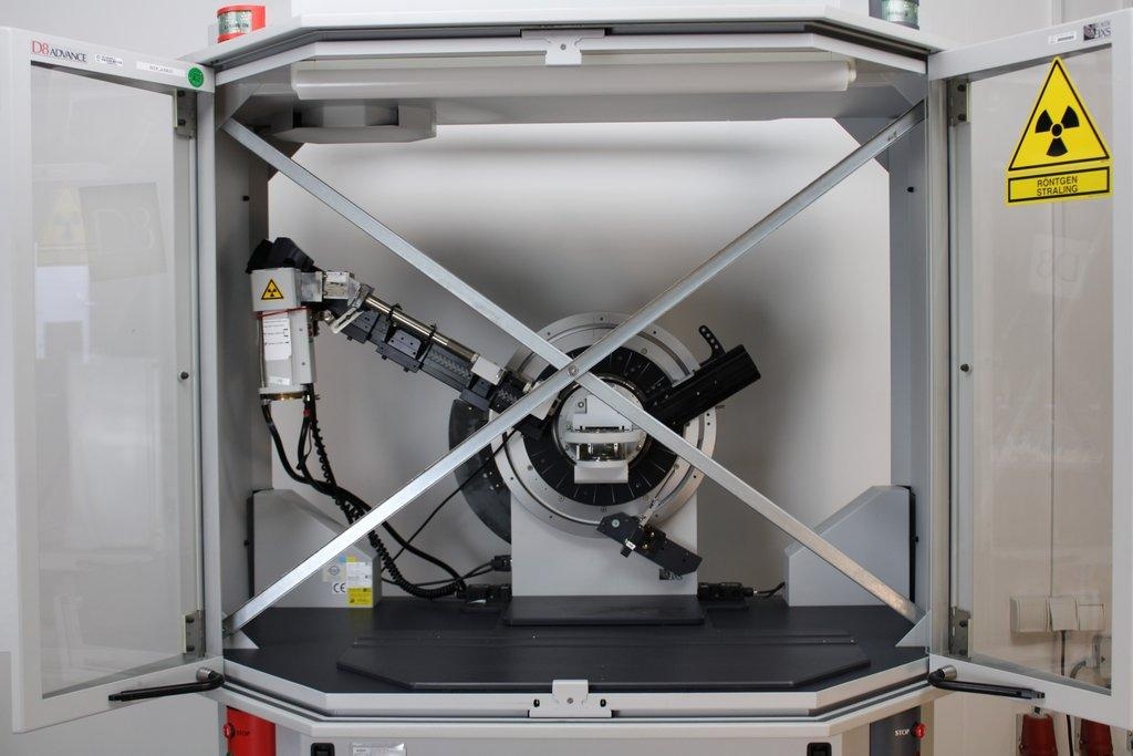 Bruker AXS D8 Diffractometer X-ray Powder Diffraction SAXS WAXS 230V 2012