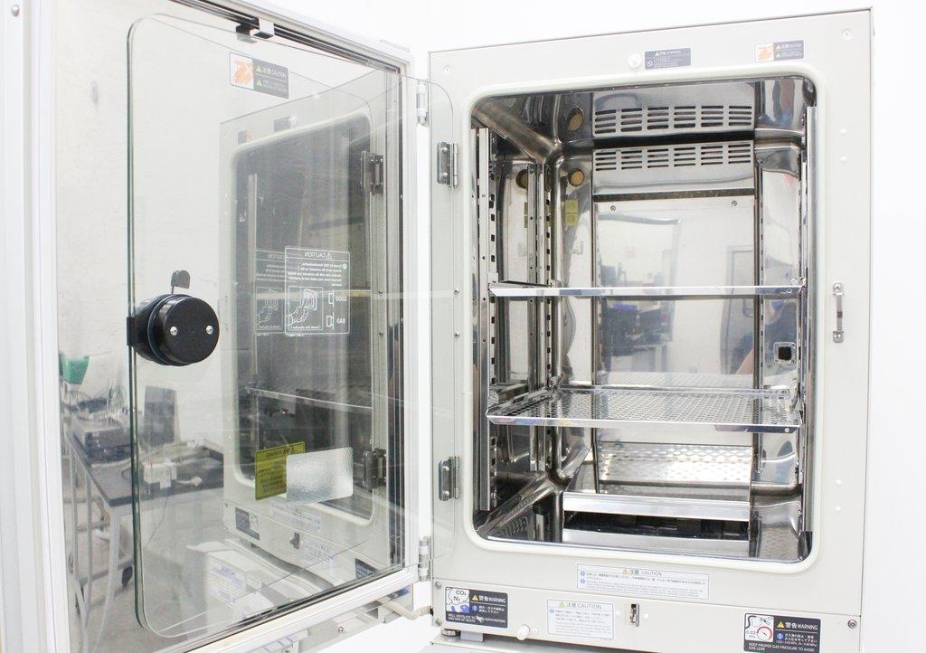 Sanyo MCO-19AIC UV CO2 Incubator 170L - Advanced Temperature & Humidity Control