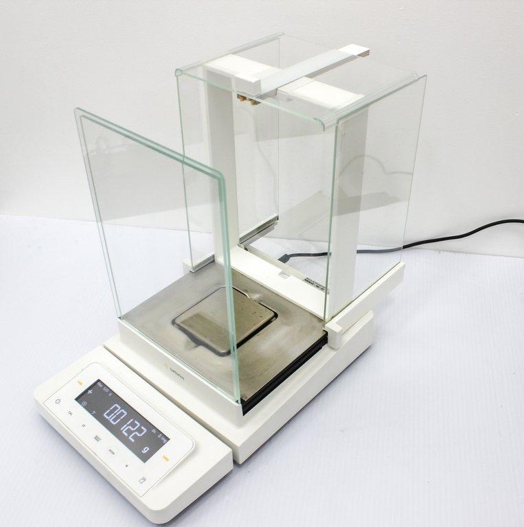 Sartorius MSE524S-100-DU Analytical Balance with 120V 60Hz Power Supply