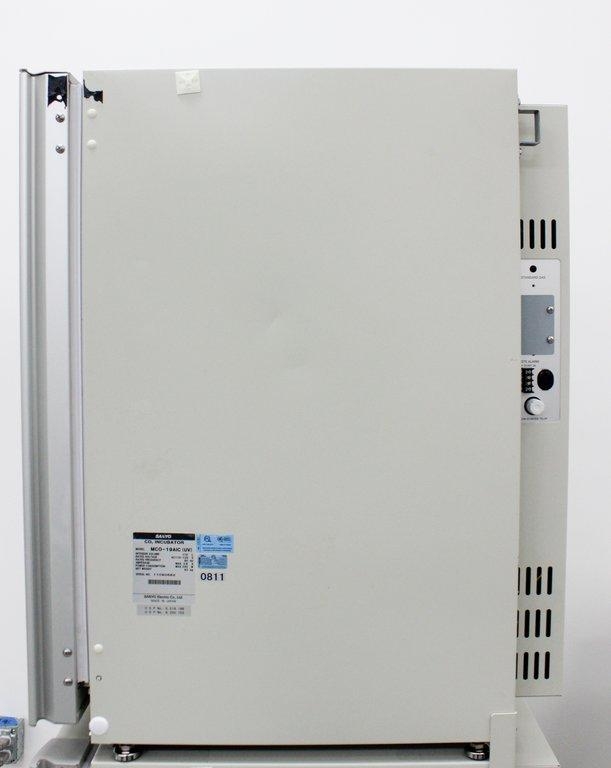 Sanyo MCO-19AIC UV CO2 Incubator 170L - Advanced Temperature & Humidity Control