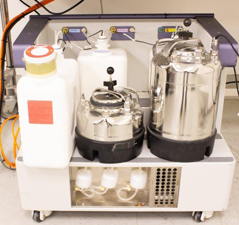 BD FACSAria II Cell Sorter Flow Cytometry System With Fluidics Cart 125 MESF