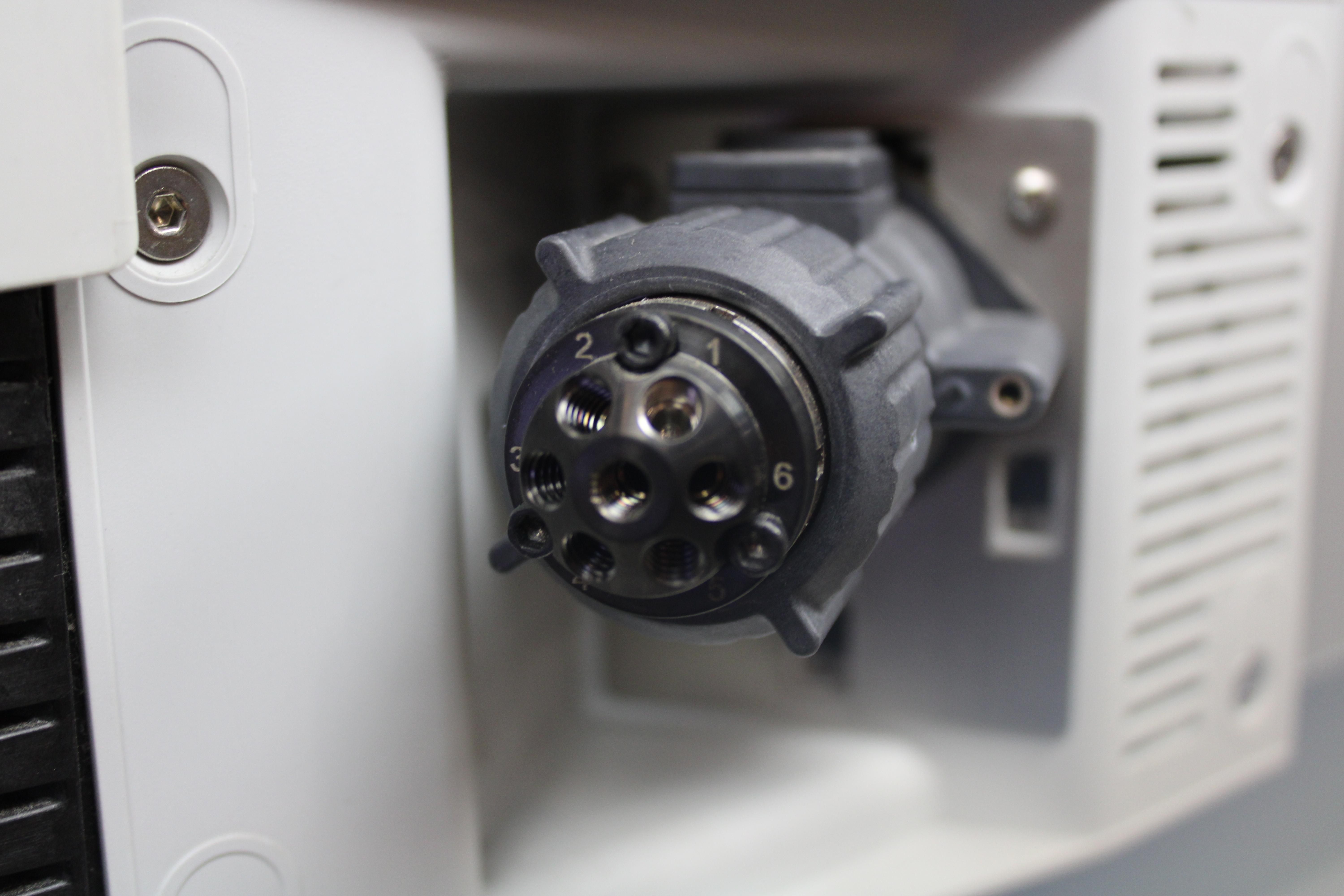 Thermo UltiMate3000 HPLC System with Diode Array Detector and Quaternary Pump