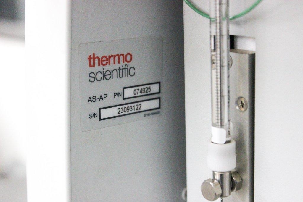 Thermo Dionex AS-AP Autosampler 074925 Ion Chromatography 81 Vial Capacity