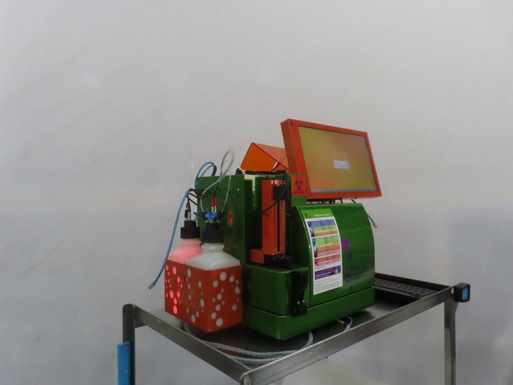 Miltenyi Biotec MACSQuant Analyzer 16 Flow Cytometer, Includes Power/Data Cables