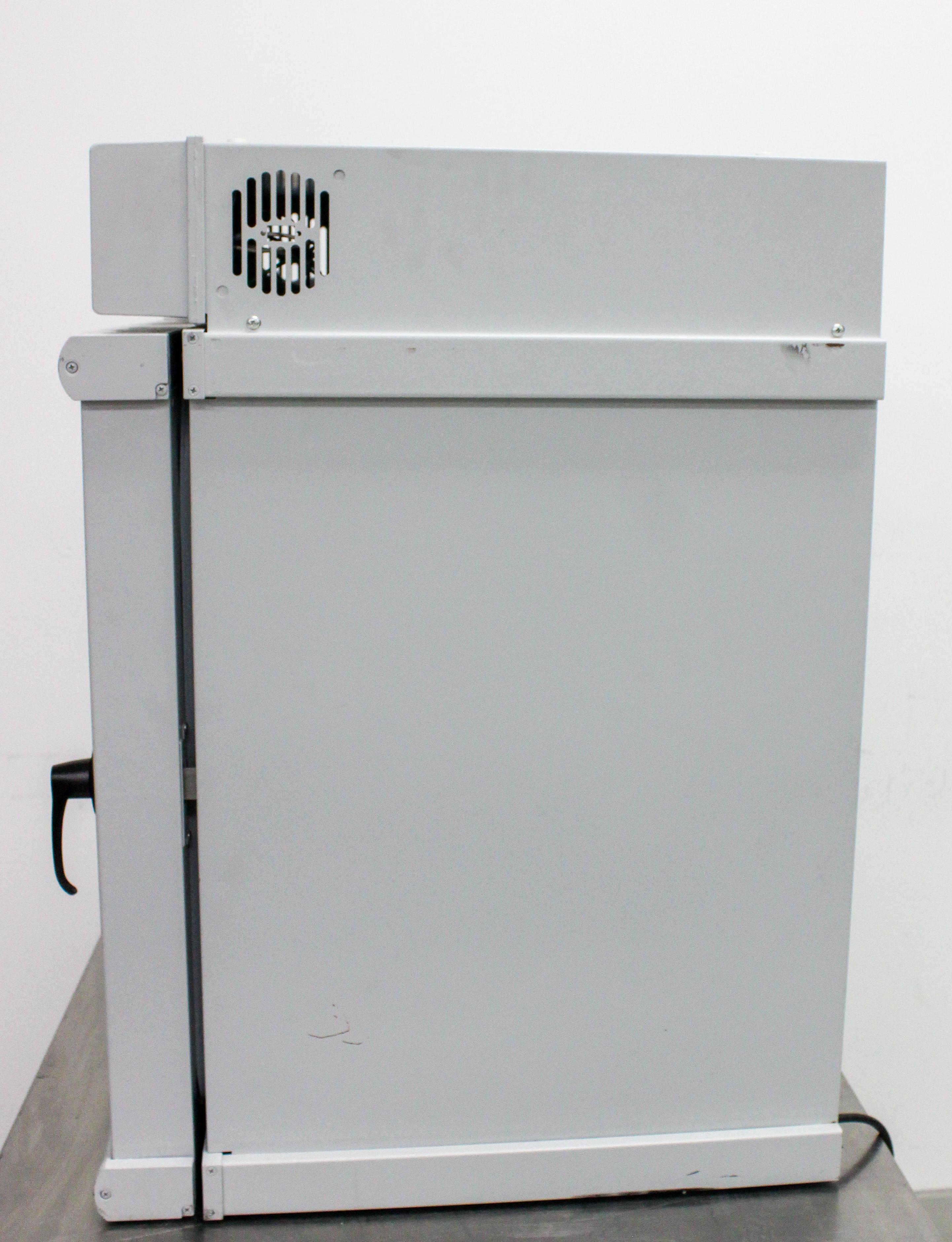 Fisher Scientific 637D Isotemp Incubator 120V 3.8 cu ft Gravity Flow