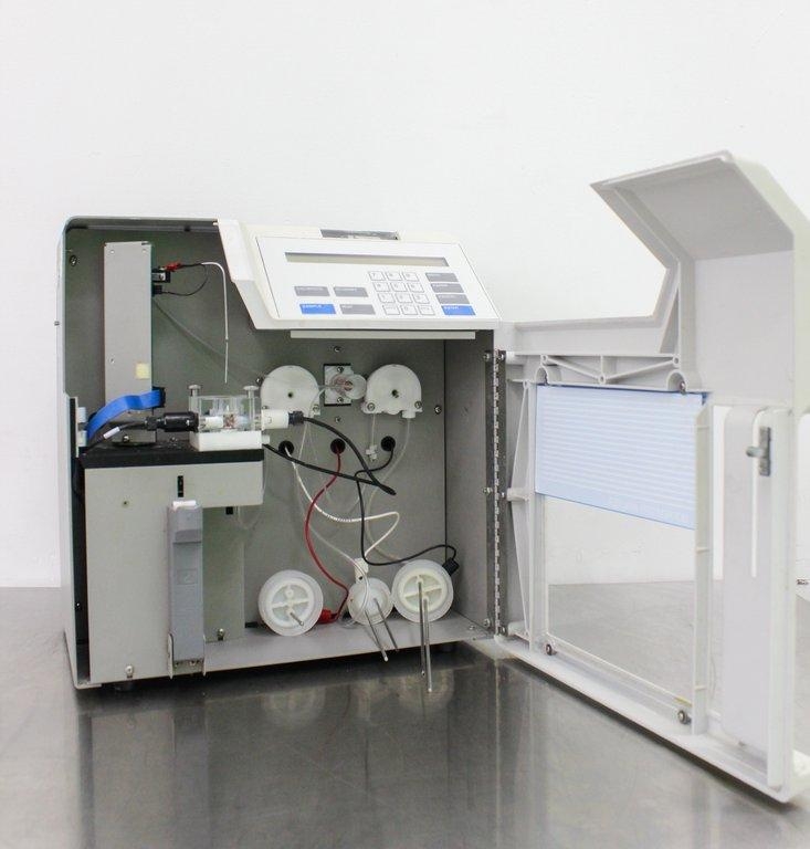 YSI 2700M Select Biochemistry Analyzer Chemistry Analyzes Bioprocess Fluids