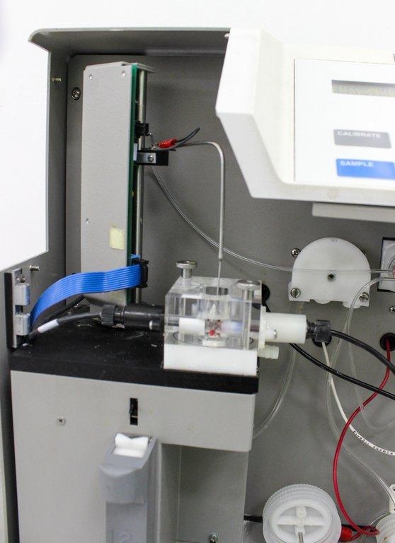 YSI 2700M Select Biochemistry Analyzer Chemistry Analyzes Bioprocess Fluids