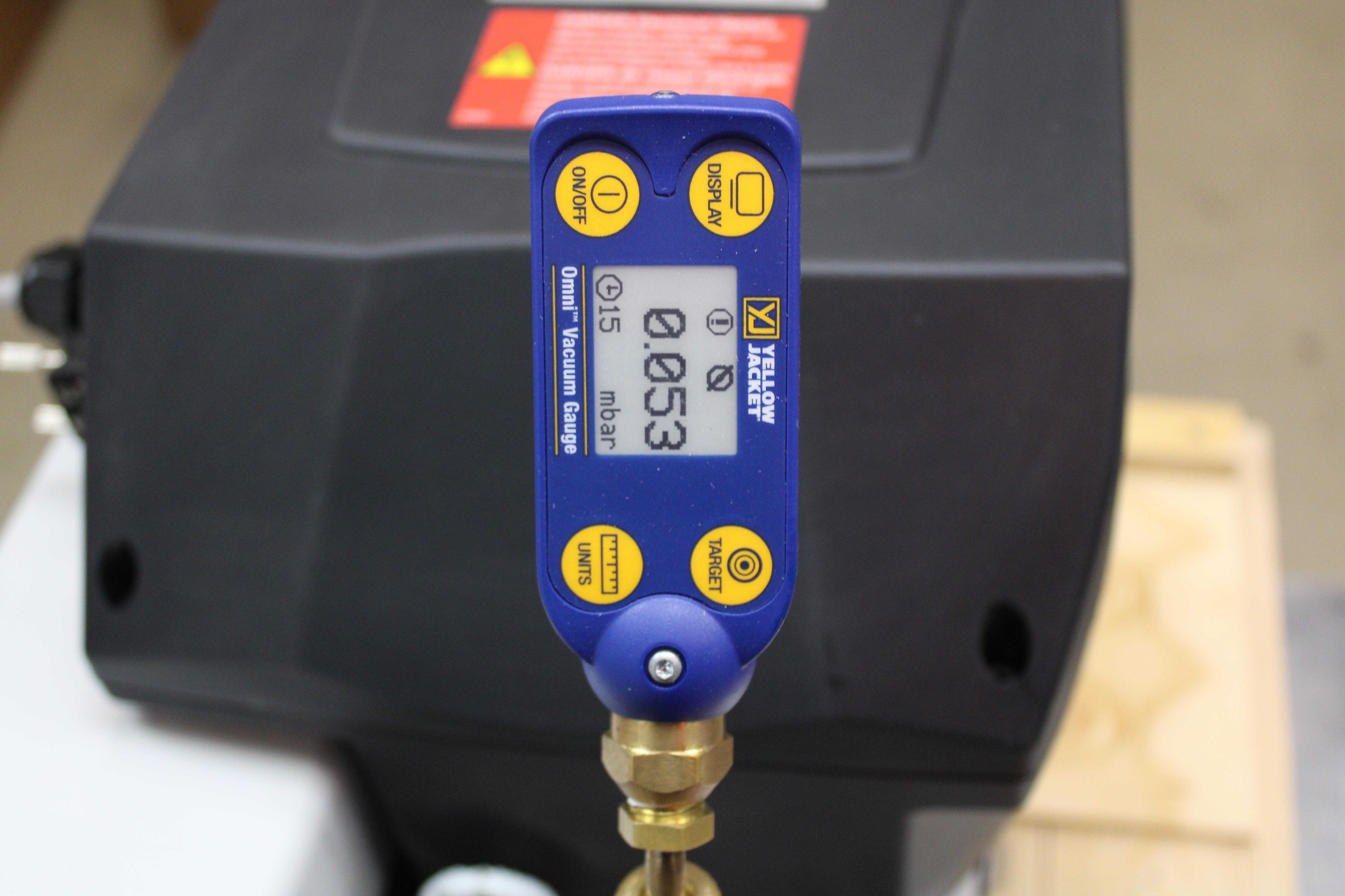 Leybold SV65BIFC Vacuum Pump Compact Reliable 200-240V 50/60Hz G2019