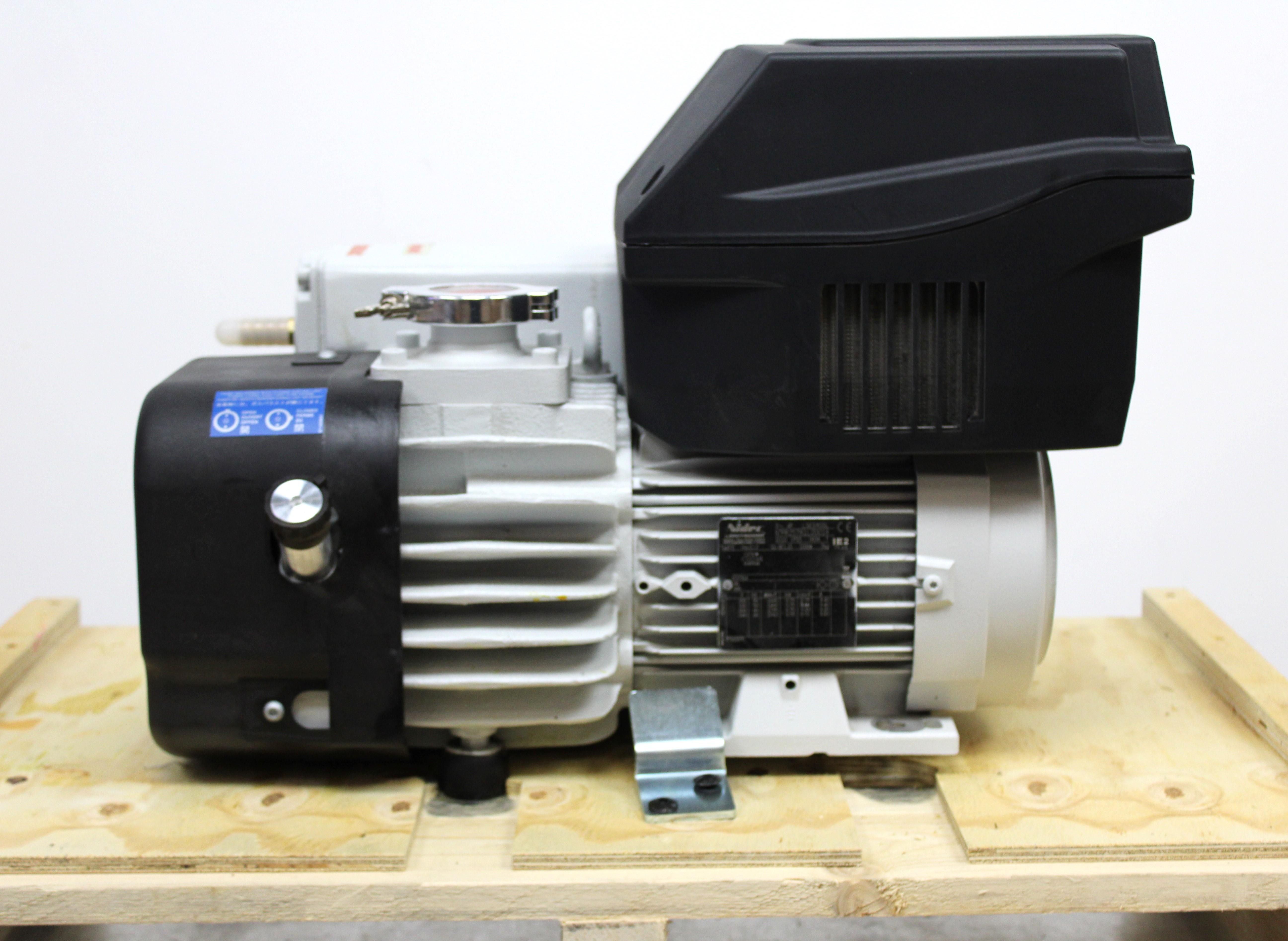 Leybold SV65BIFC Vacuum Pump Compact Reliable 200-240V 50/60Hz G2019