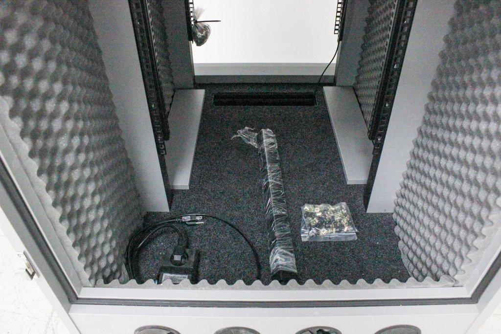 N/A Acoustic Noise Reduction Cabinet IT Equipment Silent Server Enclosure 120V