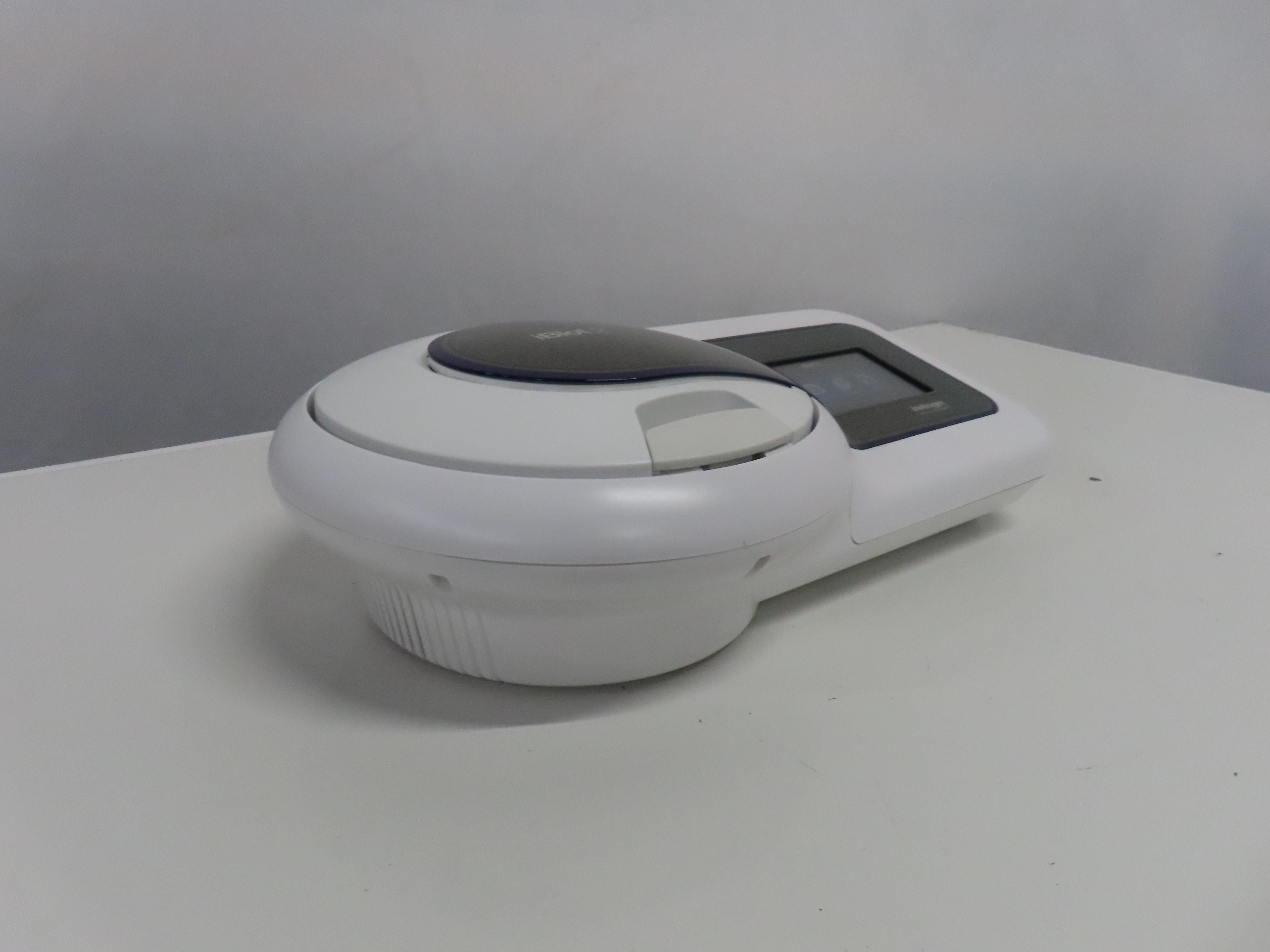 Invitrogen iBlot Gel Transfer Device Electrophoresis Powers On Good