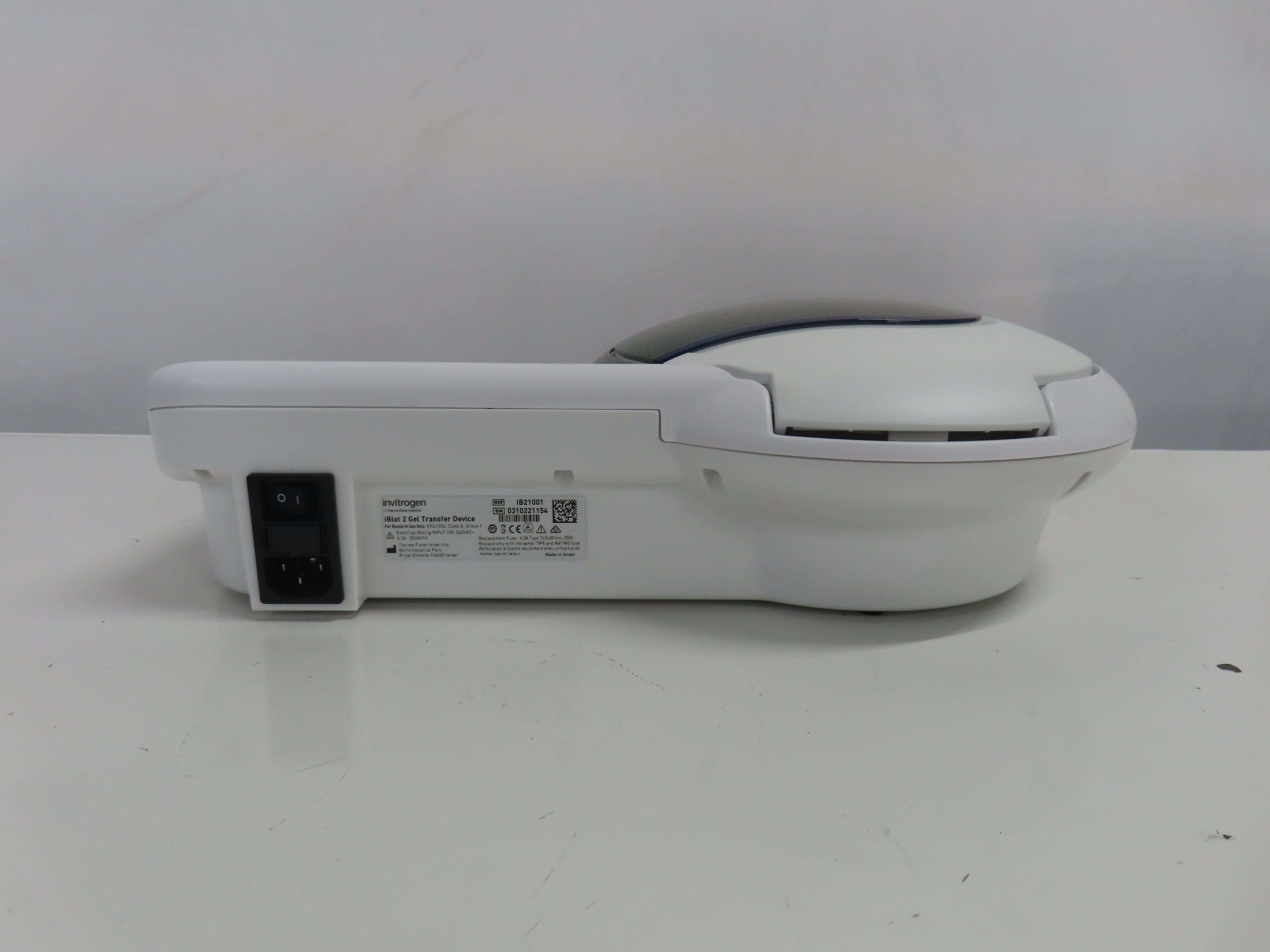 Invitrogen iBlot Gel Transfer Device Electrophoresis Powers On Good