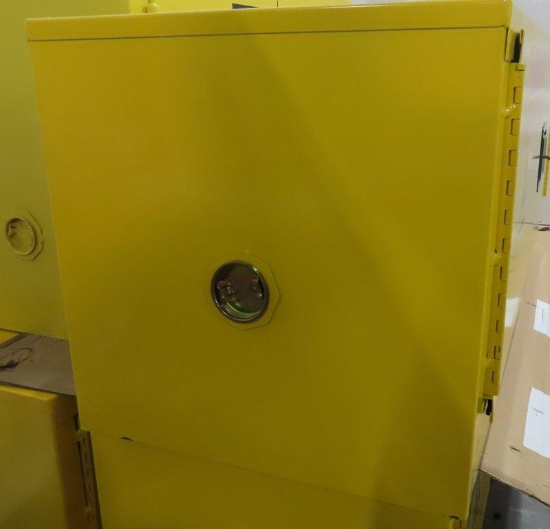 Condor 12 Gallon Flammable Storage Cabinet Model 45AE84 Excellent Condition