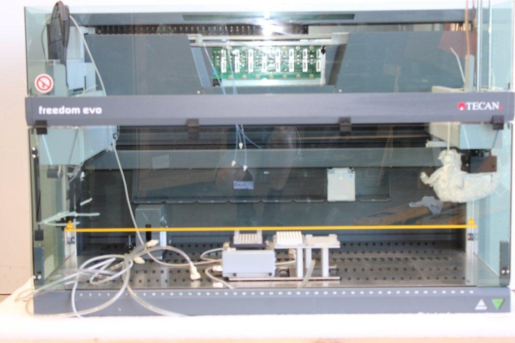 TECAN Freedom EVO-2 150 Base Liquid Handling Platform for Genomics & Drug Discovery