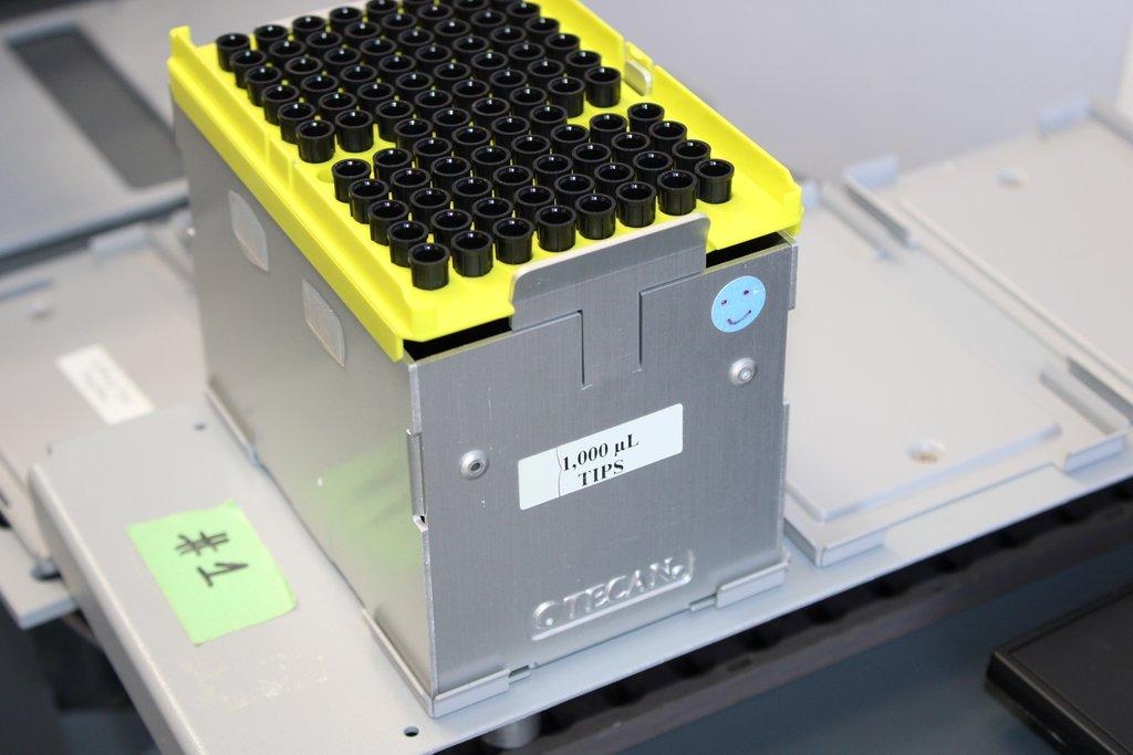 TECAN Freedom EVO-2 150 Base Liquid Handling Platform for Genomics & Drug Discovery