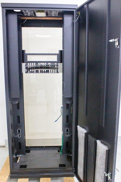 Electron Metal Server Rack Cabinet IT Equipment High Load Capacity Fair