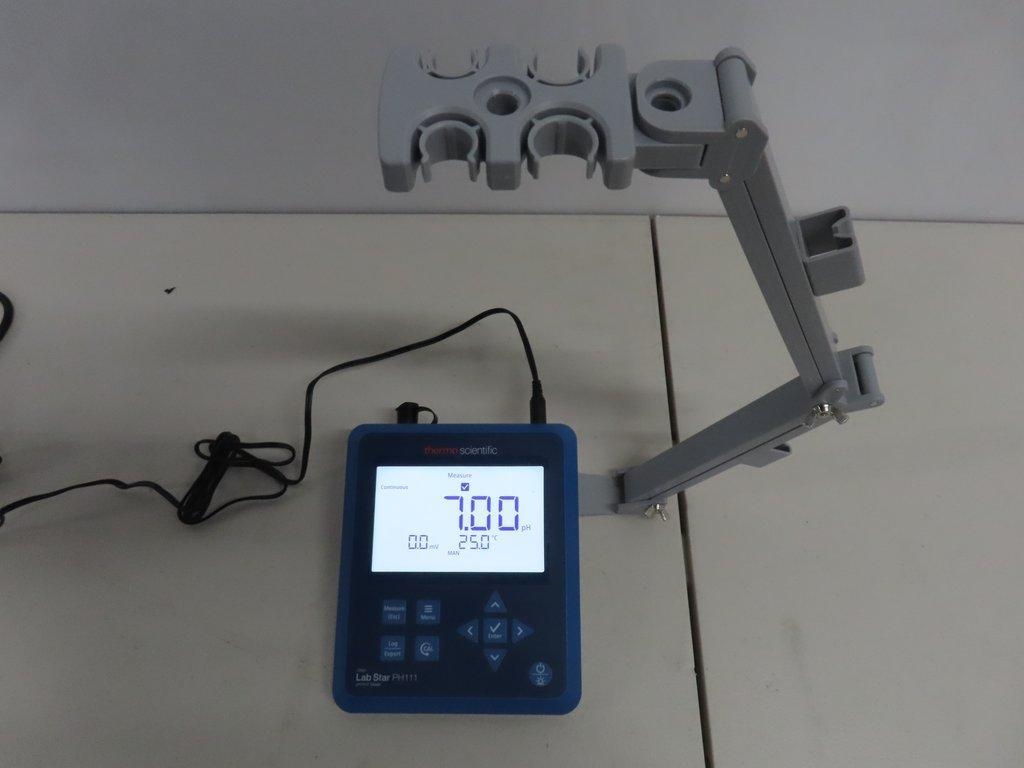 Thermo Scientific Orion Lab Star PH111 PH Meter with Stand - Excellent Condition