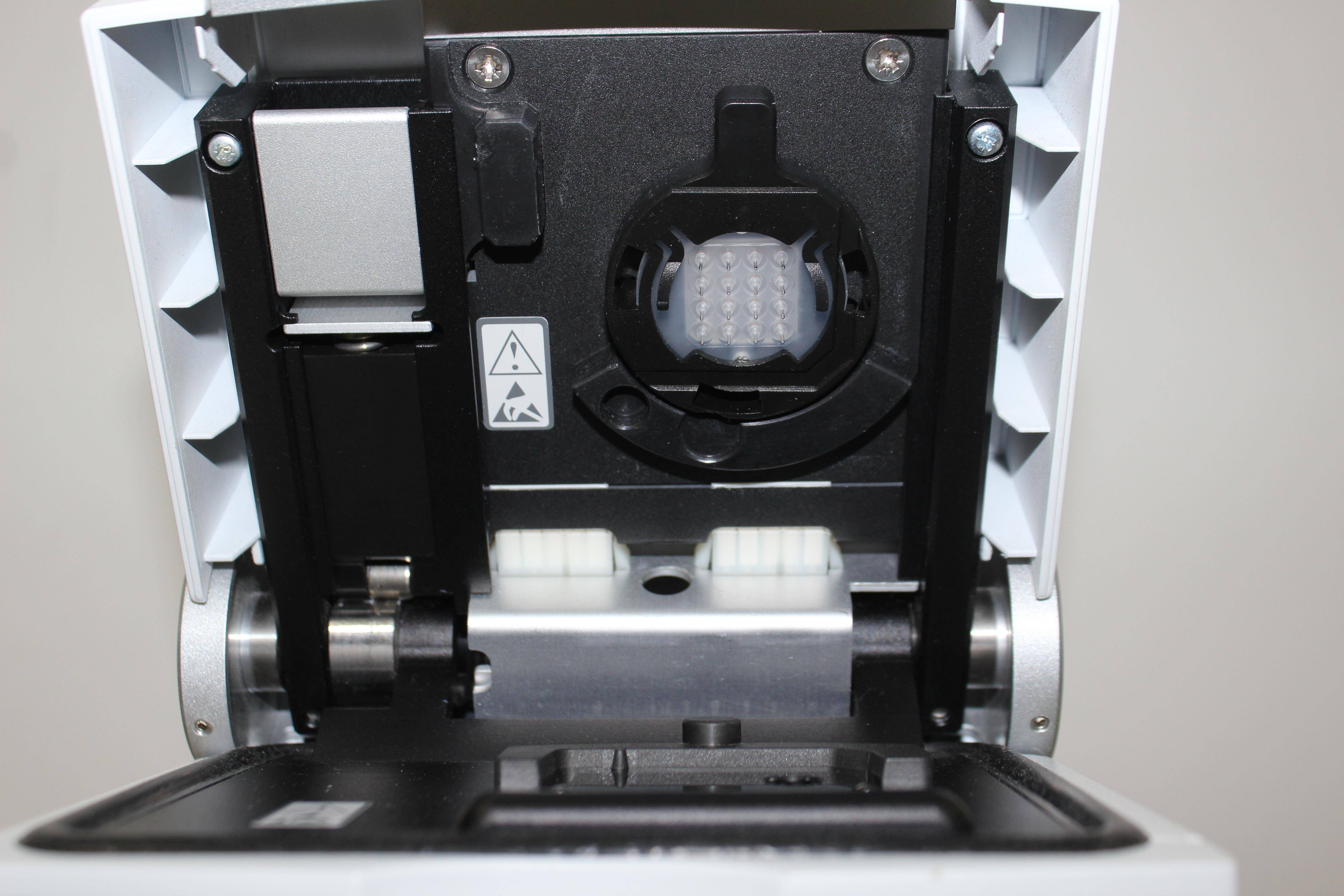 Agilent 2100 Bioanalyzer G2939A Electrophoresis System for RNA DNA Analysis