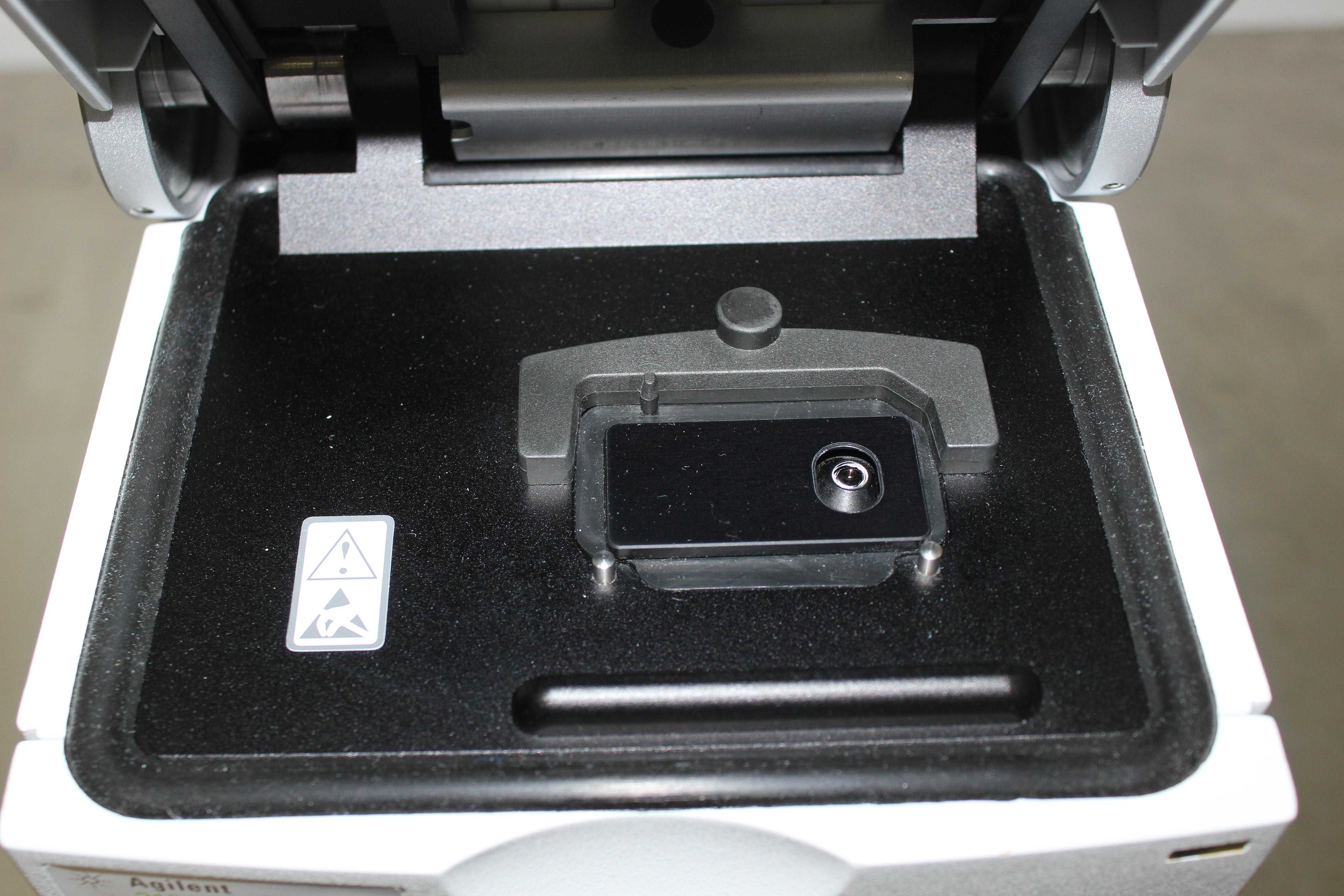 Agilent 2100 Bioanalyzer G2939A Electrophoresis System for RNA DNA Analysis