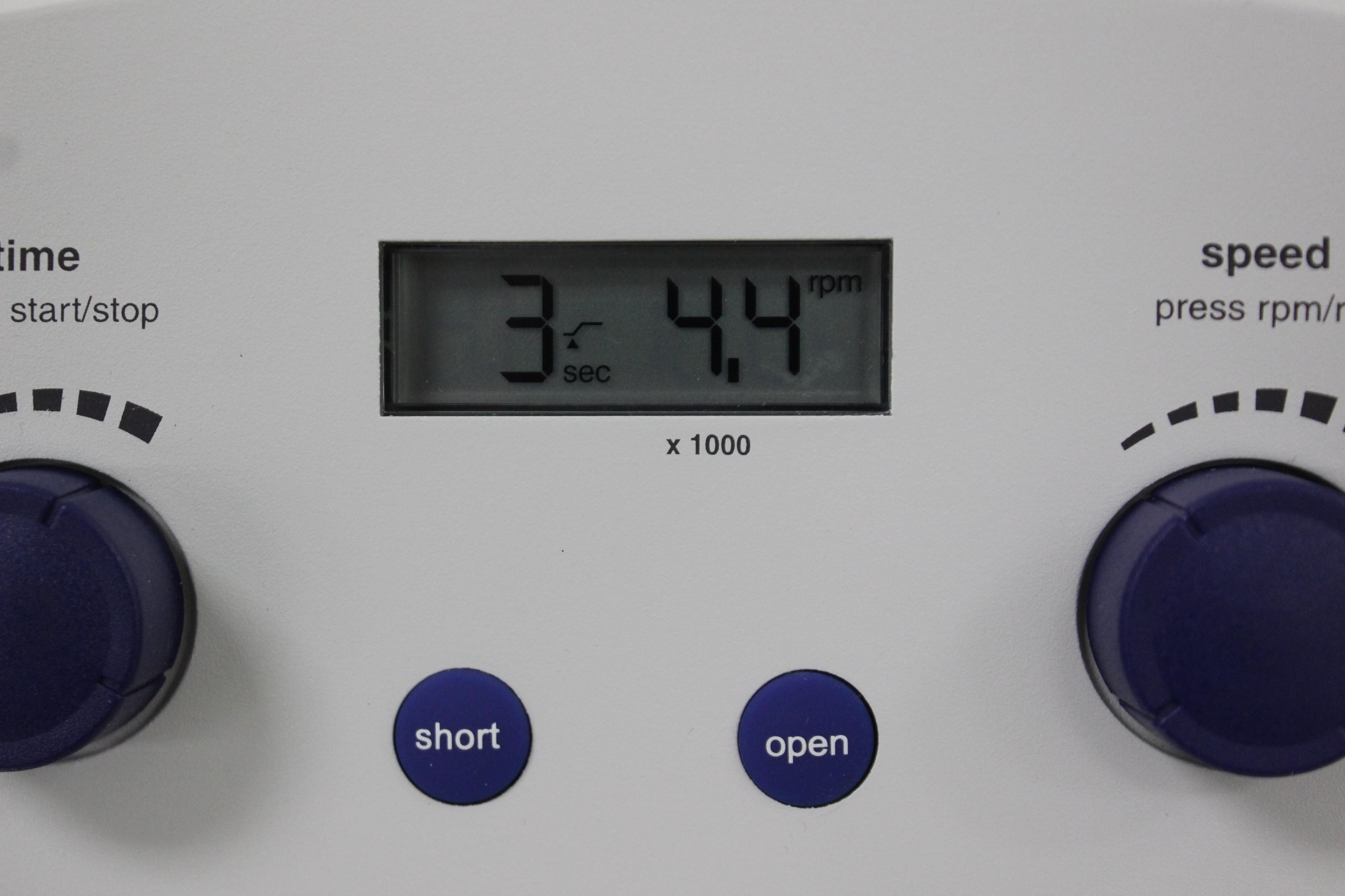 Eppendorf 5702 Benchtop Centrifuge Low-Speed 4400 RPM Capacity 400mL