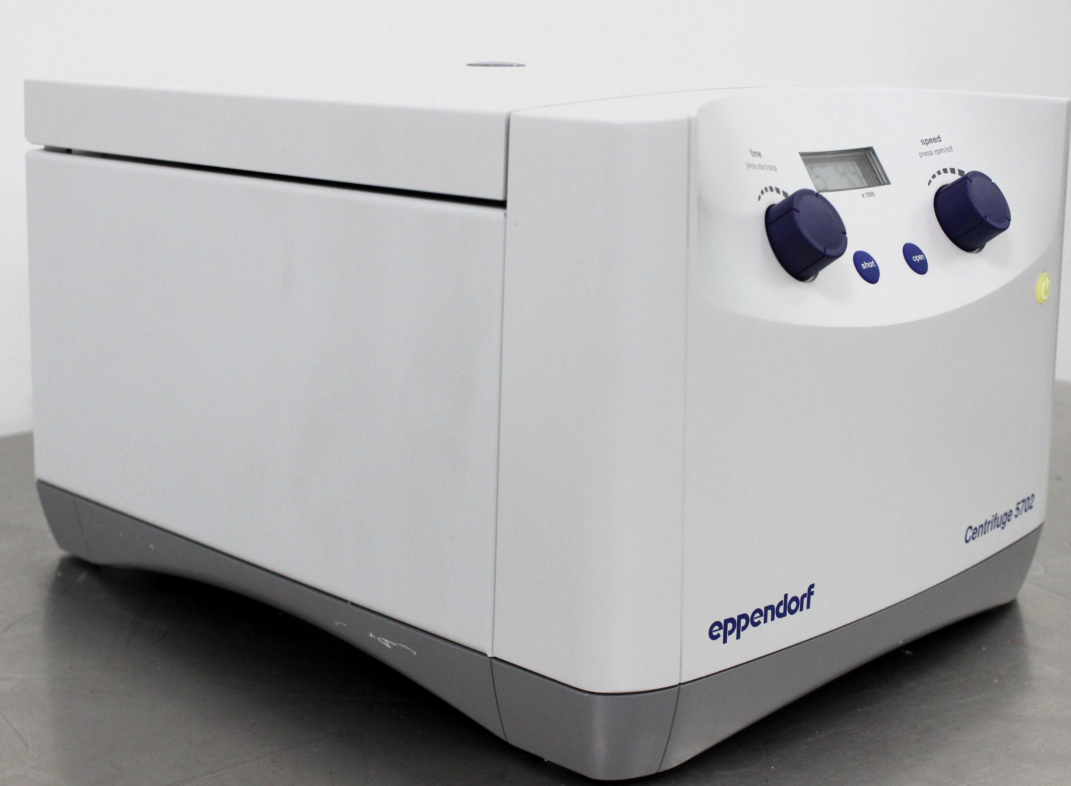 Eppendorf 5702 Benchtop Centrifuge Low-Speed 4400 RPM Capacity 400mL