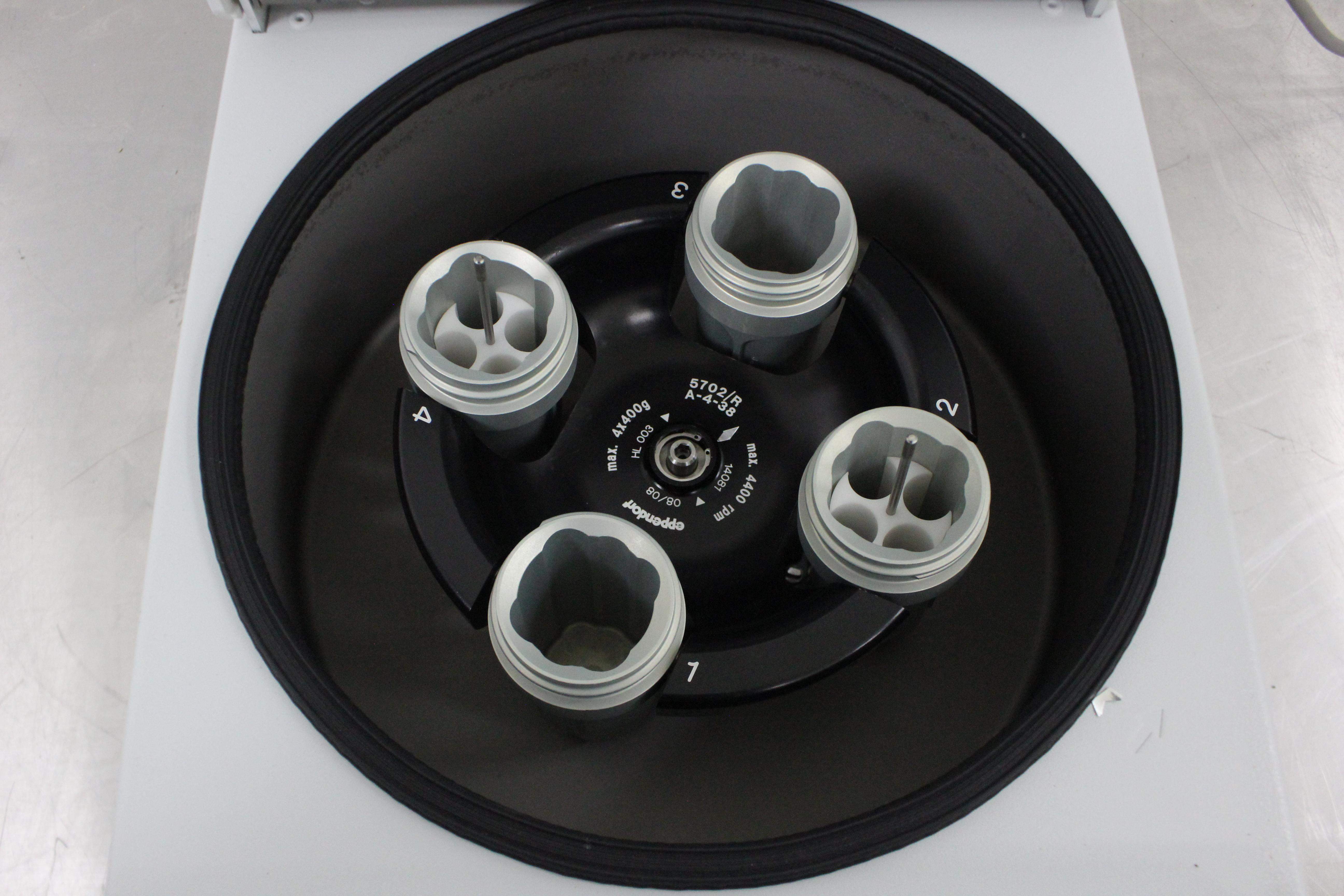 Eppendorf 5702 Benchtop Centrifuge Low-Speed 4400 RPM Capacity 400mL