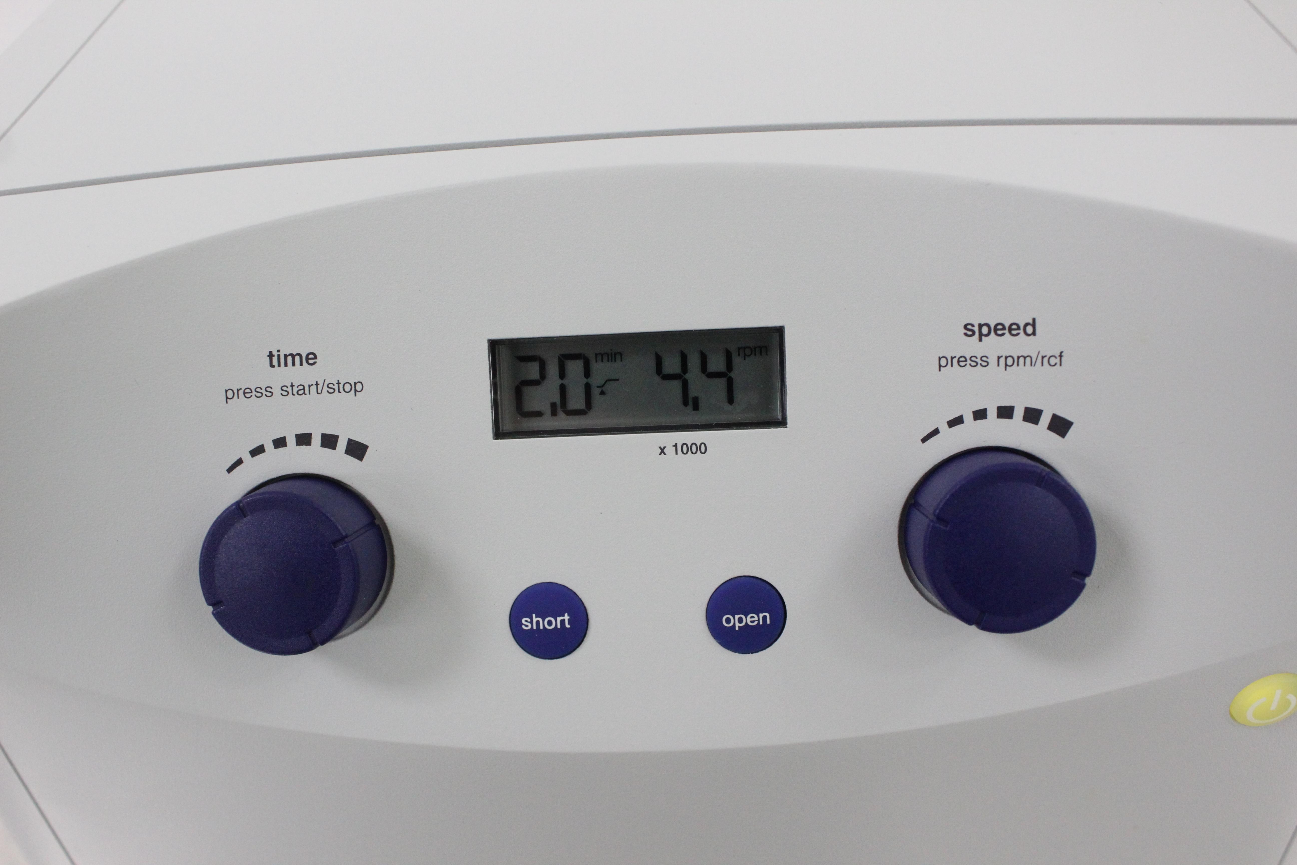 Eppendorf 5702 Benchtop Centrifuge Low-Speed 4400 RPM Capacity 400mL