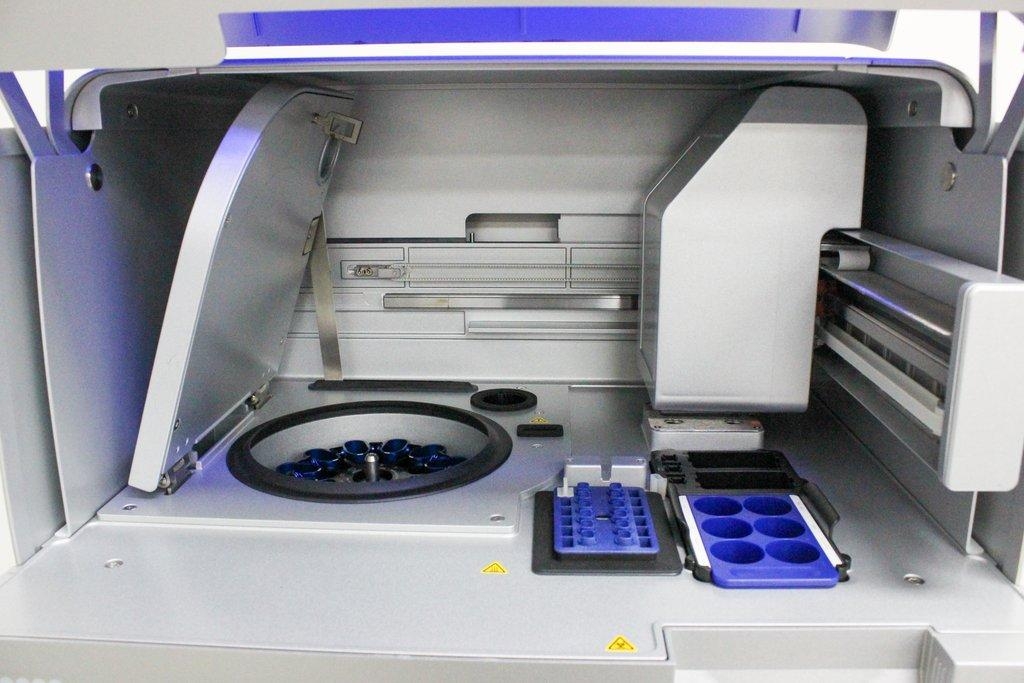 Qiagen QIAcube Molecular Biology DNA RNA Purification System 12 Samples Run