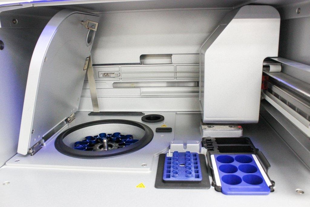 Qiagen QIAcube Molecular Biology DNA RNA Purification System 12 Samples Run