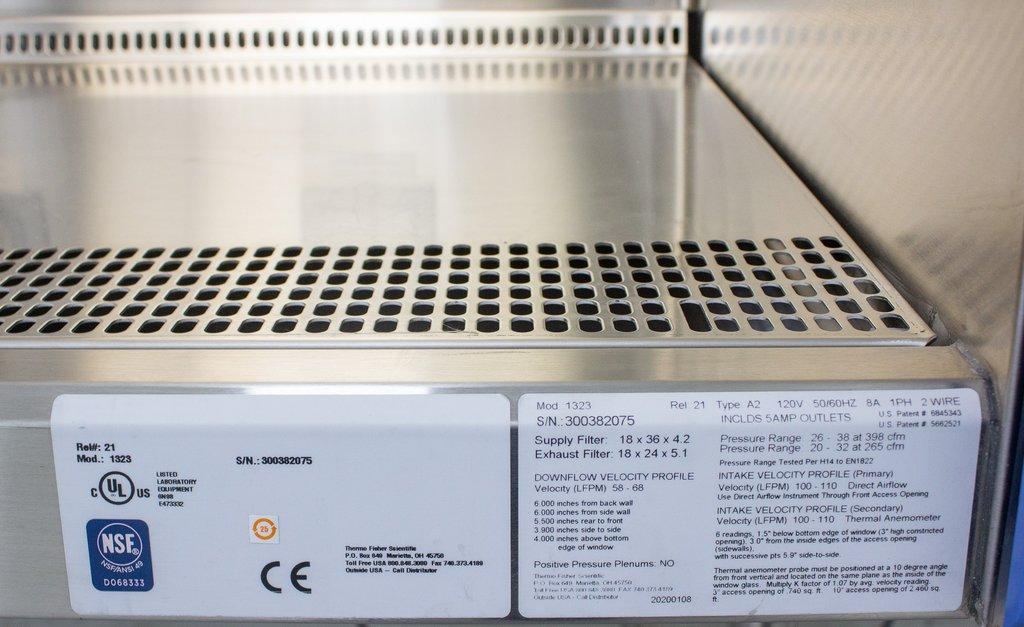 Thermo 1323 Biosafety Cabinet Type A2 Class II with UV and Armrests 15L