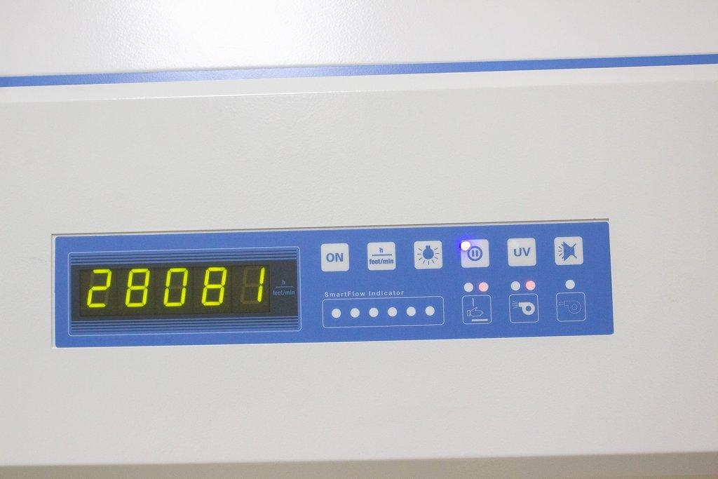 Thermo 1323 Biosafety Cabinet Type A2 Class II with UV and Armrests 15L