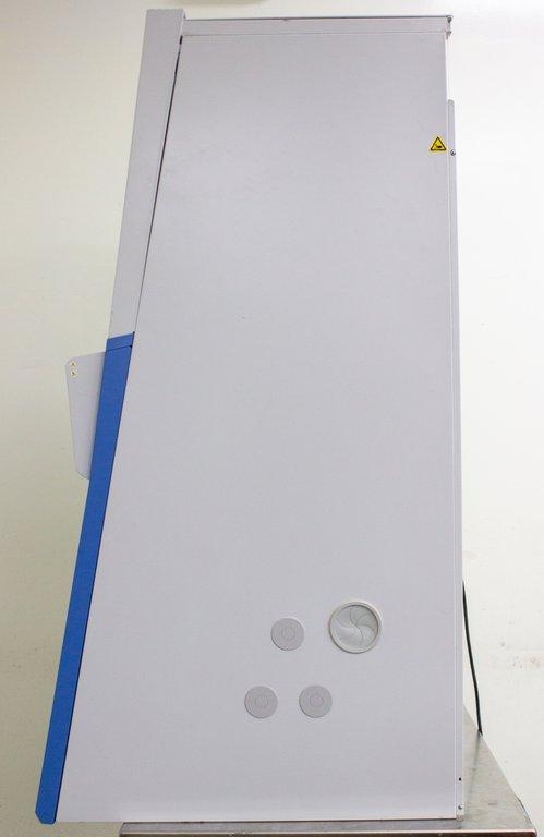 Thermo 1323 Biosafety Cabinet Type A2 Class II with UV and Armrests 15L