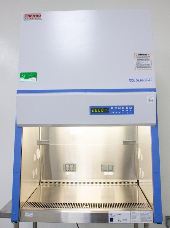 Thermo 1323 Biosafety Cabinet Type A2 Class II with UV and Armrests 15L