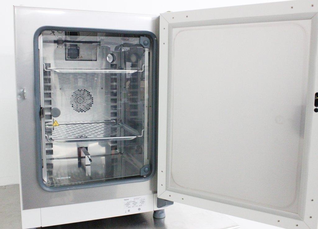 Thermo Scientific Heratherm IMH60 Microbiological Incubator 66L 120V