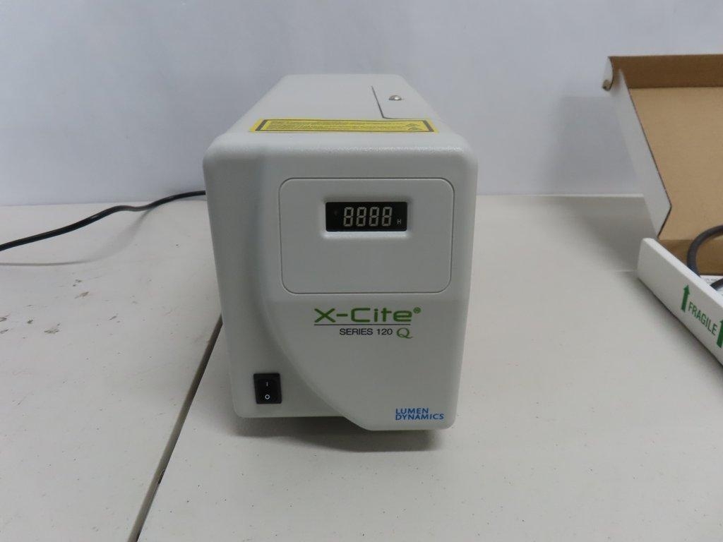 Lumen X-Cite 120Q Microscope Illuminator Near New Condition Functional