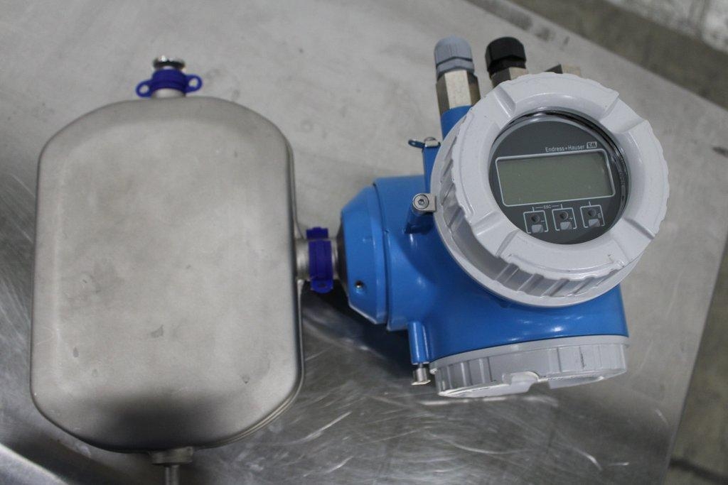 Endress Hauser Proline Promass A 300 Flowmeter Gas Liquid 0.1% Error